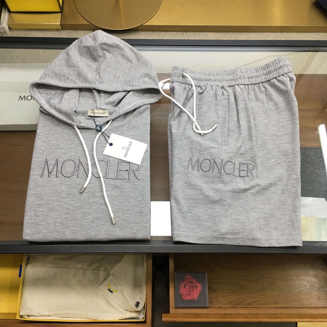 NO:424990,New product set [Moncle...] 2025 spring and summer latest style, classic design short-sleeved T-shirt shorts set, customized pure cotton fabric, soft feel, comfortable to wear, fine workmanship. The upper body effect is invincible and handsome, size M-3XL, shorts, T-shirt, tees, t-shirt, alexander wang19860909新品套装【Moncle...】 2025春夏最新款,经典设计短袖T恤短裤套装,定制纯棉面料,手感柔软,穿着舒适,做工精细.上身效果无敌帅气,码数M-3XL,,shorts,T-shirt,tees，t-shirt,alexander wang,Men's clothing