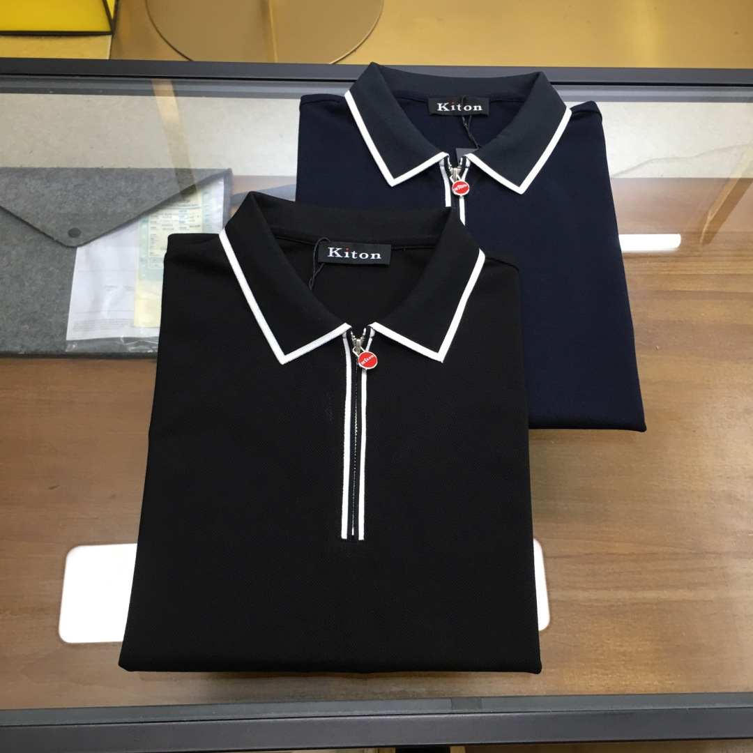 NO:430257,New counter products [Kito...] 2025 spring and summer new products, fashionable POLO/lamb short sleeves, high-end custom versatile styles, anyone can easily control them, full custom fabric craftsmanship, luxurious classic brand logo design on the chest, very high-end, those who understand goods must enter!  The style is perfectly tailored, which shows the aura and highlights the exquisiteness of business men. This is the unique feature, just right slim fit, and the upper body effect is very good!  Counter size M-3XL., T-shirt,alexander wang19860909专柜新品【Kito....】 2025春夏新品 时尚POLO/翻领短袖 高级定制百搭款式 任何人都可以轻松驾驭 面料全订制工艺 胸前奢华经典品牌logo设计,非常显档次懂货的必须入！版型完美剪裁 非常精致,显气场,又会凸显商务男士的精致,这就是独到之处,恰到好处的修身,上身效果非常赞！专柜尺码M-3XL.,,T-shirt,alexander wang,Men's clothing