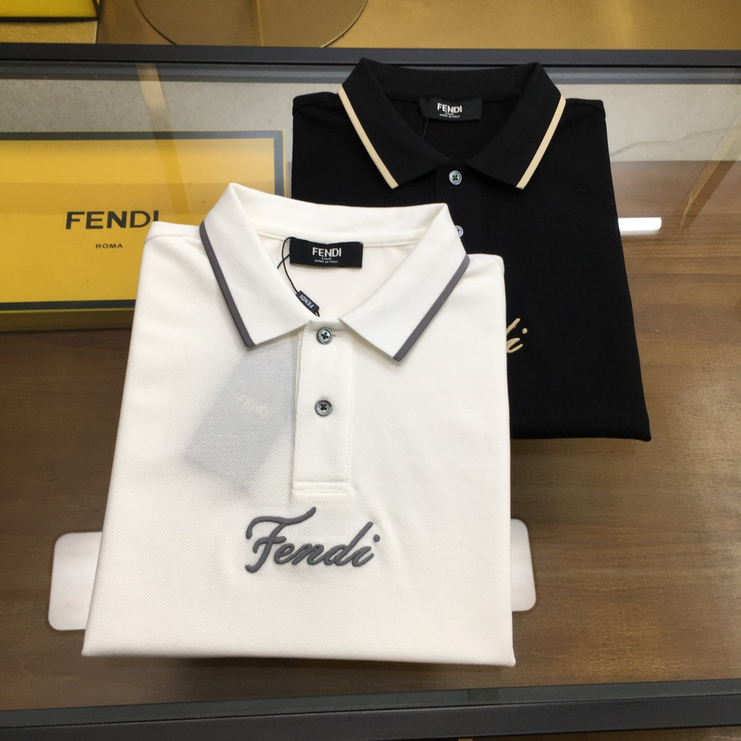 NO:430234,New counter products [Fend...] 2025 spring and summer new products, fashionable POLO/lamb short sleeves, high-end custom versatile styles, anyone can easily control them, full custom fabric craftsmanship, luxurious classic brand logo design on the chest, very high-end, those who understand goods must enter!  The style is perfectly tailored, which shows the aura and highlights the exquisiteness of business men. This is the unique feature, just right slim fit, and the upper body effect is very good!  Counter size M-3XL., fendi, T-shirt, alexander wang19860909专柜新品【Fend....】 2025春夏新品 时尚POLO/翻领短袖 高级定制百搭款式 任何人都可以轻松驾驭 面料全订制工艺 胸前奢华经典品牌logo设计,非常显档次懂货的必须入！版型完美剪裁 非常精致,显气场,又会凸显商务男士的精致,这就是独到之处,恰到好处的修身,上身效果非常赞！专柜尺码M-3XL.,,fendi,T-shirt,alexander wang,Men's clothing
