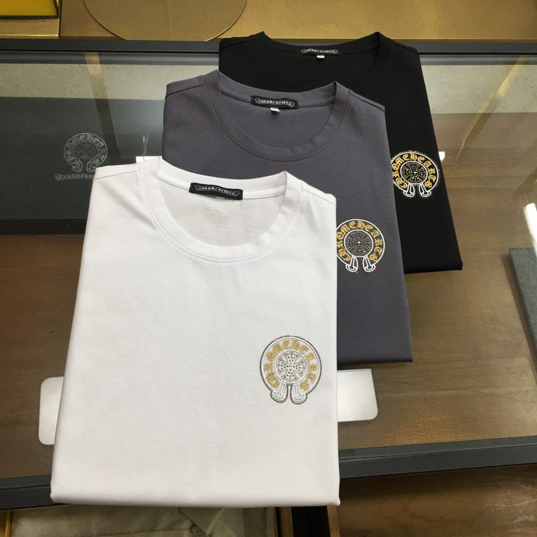 NO:462509,New product 'Crow' 2025 spring and summer new model first launch counter latest short-sleeved round-neck T-shirt, high-end customization, avant-garde and fashionable design!  Brand logo heavy craft design, high-end customized double mercerized fabric, soft feel, comfortable to wear, exquisite counter-level car line, fine workmanship, invincible and handsome upper body effect!  A must-have item for handsome men!  Fatty Gospel - Three colors as shown in the picture Number of codes M-5XL (maximum 6xl can wear 230 catties), chrome hearts, T-shirt,tees, t-shirt,alexander wang19860909新品 《克罗》 2025春夏新款首发专柜最新款短袖圆领T恤 高端订制 设计前卫时尚！品牌logo重工艺设计 高端定制双丝光面料.手感柔软.穿着舒适.专柜级别精致车线.做工精细.上身效果无敌帅气！型男必备单品！胖子福音-- 三色如图 码数 M-5XL(最大6xl可穿230斤),,chrome hearts,T-shirt,tees，t-shirt,alexander wang,Men's clothing