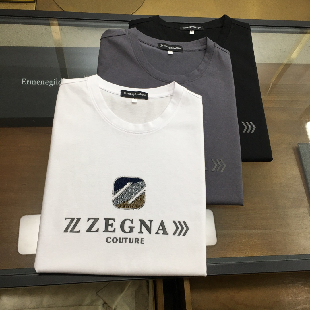 NO:462495,New product 'Jenni...' 2025 spring and summer new model first-time counter latest short-sleeved round-neck T-shirt, high-end customization, avant-garde and fashionable design!  Brand logo heavy craft design, high-end customized double mercerized fabric, soft feel, comfortable to wear, exquisite counter-level car line, fine workmanship, invincible and handsome upper body effect!  A must-have item for handsome men!  Fatty Gospel - Three colors as shown in the picture Number of codes M-5XL (maximum 6xl can wear 230 catties), zegna, T-shirt,tees, t-shirt,alexander wang19860909新品 《杰尼...》 2025春夏新款首发专柜最新款短袖圆领T恤 高端订制 设计前卫时尚！品牌logo重工艺设计 高端定制双丝光面料.手感柔软.穿着舒适.专柜级别精致车线.做工精细.上身效果无敌帅气！型男必备单品！胖子福音-- 三色如图 码数 M-5XL(最大6xl可穿230斤),,zegna,T-shirt,tees，t-shirt,alexander wang,Men's clothing