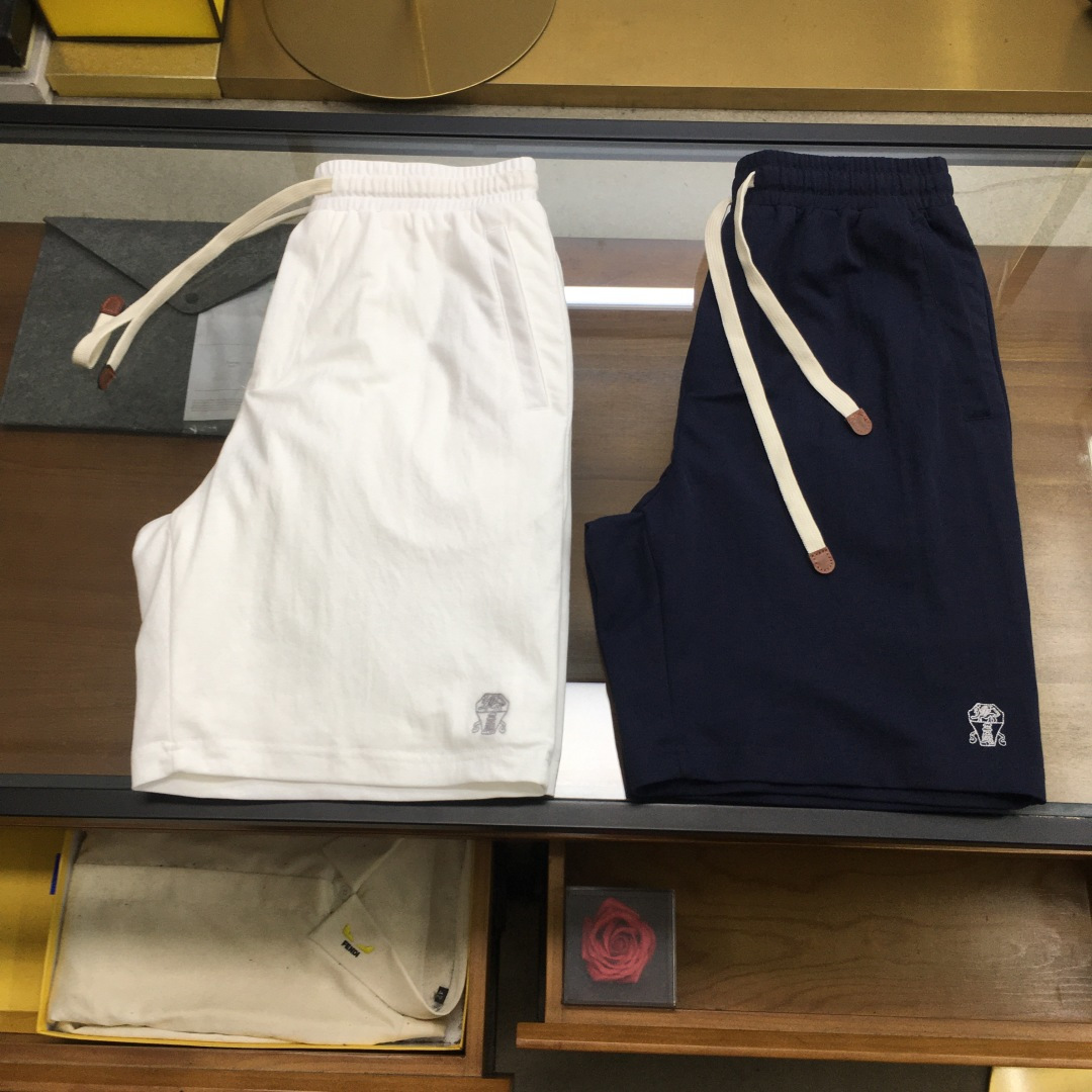 NO:483705,New product [BC] /AW Early Autumn B*C Bunello Tensil cotton Bermuda shorts Definitely weaving and dyeing natural lightweight Tensil cotton and linen fiber fabric, presenting the unique fine lines of hemp on the surface of the fabric, combining the soft texture of Tensil and the cool and sweat-absorbing characteristics of the hemp fiber. The light summer mood and drawstring elastic waist design fully show the sports style, the exquisite logo embroidery on the left, absorbing the inspiration of tailoring, so that the shorts are full of comfort in the exquisiteness. Classic hot products: Navy blue, white M~3xl,, shorts, alexander wang19860909新品【BC】 /AW 早秋B*C 布内罗 天丝麻棉百慕大短裤 定织定染天然轻质天丝棉麻纤维面料,在织物表面呈现麻特有的细纹,兼具天丝柔顺的质地和麻纤维凉感吸汗特性.轻盈夏日情调与抽绳松紧腰头设计,尽致展现运动风格左侧精致标识绣花,汲取精裁灵感,让短裤在精致中满载舒适 经典爆款 藏青,白色M～3xl,,shorts,alexander wang,Men's clothing