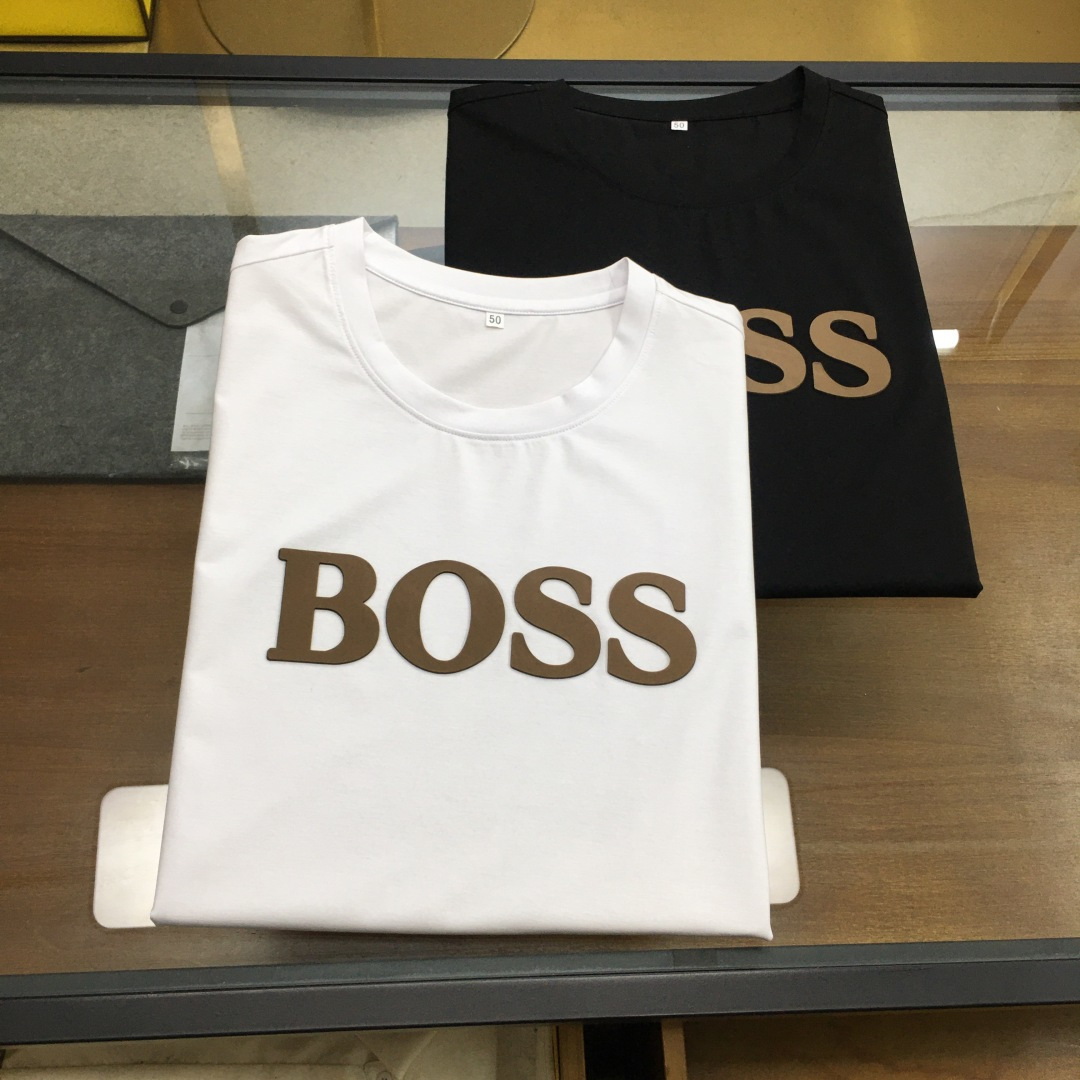 NO:519982,New product 'Boss...' 2025 spring and summer new model first-time counter latest short-sleeved round-neck T-shirt, high-end customization, avant-garde and fashionable design!  Brand logo heavy craft design, high-end customized double mercerized fabric, soft feel, comfortable to wear, exquisite counter-level car line, fine workmanship, invincible and handsome upper body effect!  A must-have item for handsome men!  Gospel of Fatty--As shown in the figure, code number M-5XL (maximum 6xl can wear 230 catties),,T-shirt,tees,t-shirt,alexander wang19860909新品 《Boss...》 2025春夏新款首发专柜最新款短袖圆领T恤 高端订制 设计前卫时尚！品牌logo重工艺设计 高端定制双丝光面料.手感柔软.穿着舒适.专柜级别精致车线.做工精细.上身效果无敌帅气！型男必备单品！胖子福音-- 如图 码数 M-5XL(最大6xl可穿230斤),,T-shirt,tees，t-shirt,alexander wang,Men's clothing