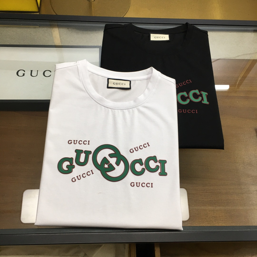 NO:519986,New product 'Gu.ci...' 2025 spring and summer new model first-time counter latest short-sleeved round-neck T-shirt, high-end customization, avant-garde and fashionable design!  Brand logo heavy craft design, high-end customized double mercerized fabric, soft feel, comfortable to wear, exquisite counter-level car line, fine workmanship, invincible and handsome upper body effect!  A must-have item for handsome men!  Gospel of Fatty--As shown in the figure, code number M-5XL (maximum 6xl can wear 230 catties),,T-shirt,tees,t-shirt,alexander wang19860909新品 《Gu.ci...》 2025春夏新款首发专柜最新款短袖圆领T恤 高端订制 设计前卫时尚！品牌logo重工艺设计 高端定制双丝光面料.手感柔软.穿着舒适.专柜级别精致车线.做工精细.上身效果无敌帅气！型男必备单品！胖子福音-- 如图 码数 M-5XL(最大6xl可穿230斤),,T-shirt,tees，t-shirt,alexander wang,Men's clothing