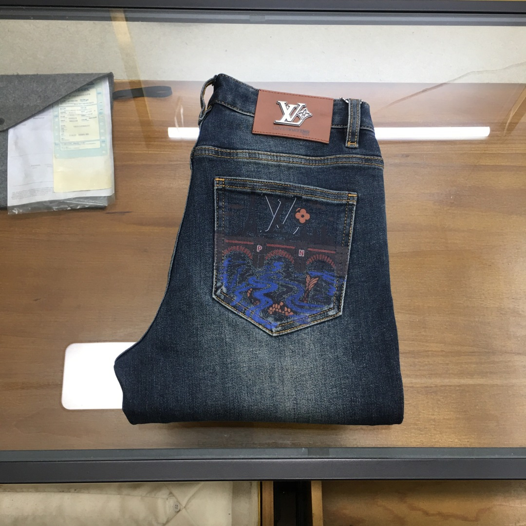 NO:510705,New denim [L.v] High-end customization, the latest jeans in early spring 2025, released at the counter simultaneously, original custom reproduction, customer-supplied hardware and accessories, original quality, imported fixed-color denim fabric, heavy-industrial washing, fine workmanship and excellent upper body!  Preferred single items: 29-38, 37, jeans, alexander wang19860909新品牛仔【L.v】 高端定制、2025早春最新款牛仔裤 柜台同步发售 原版定制复刻 客供五金辅料 原单品质 进口固色牛仔面料 重工洗水 做工走线精细 上身绝佳！优选单品 码数29-38无37,,jeans,alexander wang,Men's clothing