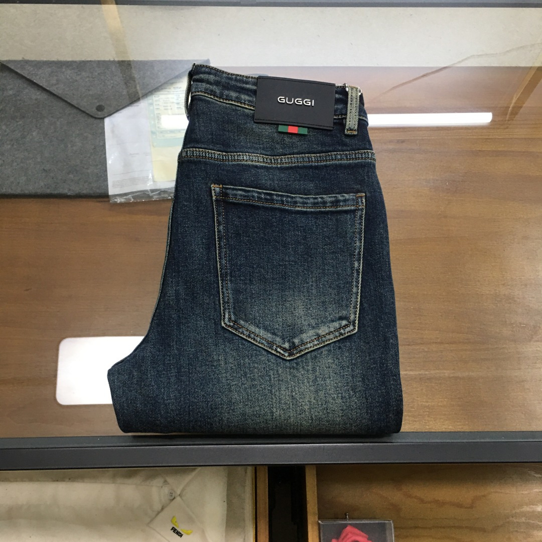 NO:510712,New denim [Gu.ci] High-end customization, the latest jeans in 2025 autumn and winter, released at the counter simultaneously, original custom reproduction, customer-supplied hardware and accessories, original quality, imported fixed-color denim fabric, heavy-industrial washing, fine workmanship and excellent upper body!  Preferred single items: 29-38, 37, jeans, alexander wang19860909新品牛仔【Gu.ci】 高端定制、2025秋冬最新款牛仔裤 柜台同步发售 原版定制复刻 客供五金辅料 原单品质 进口固色牛仔面料 重工洗水 做工走线精细 上身绝佳！优选单品 码数29-38无37,,jeans,alexander wang,Men's clothing