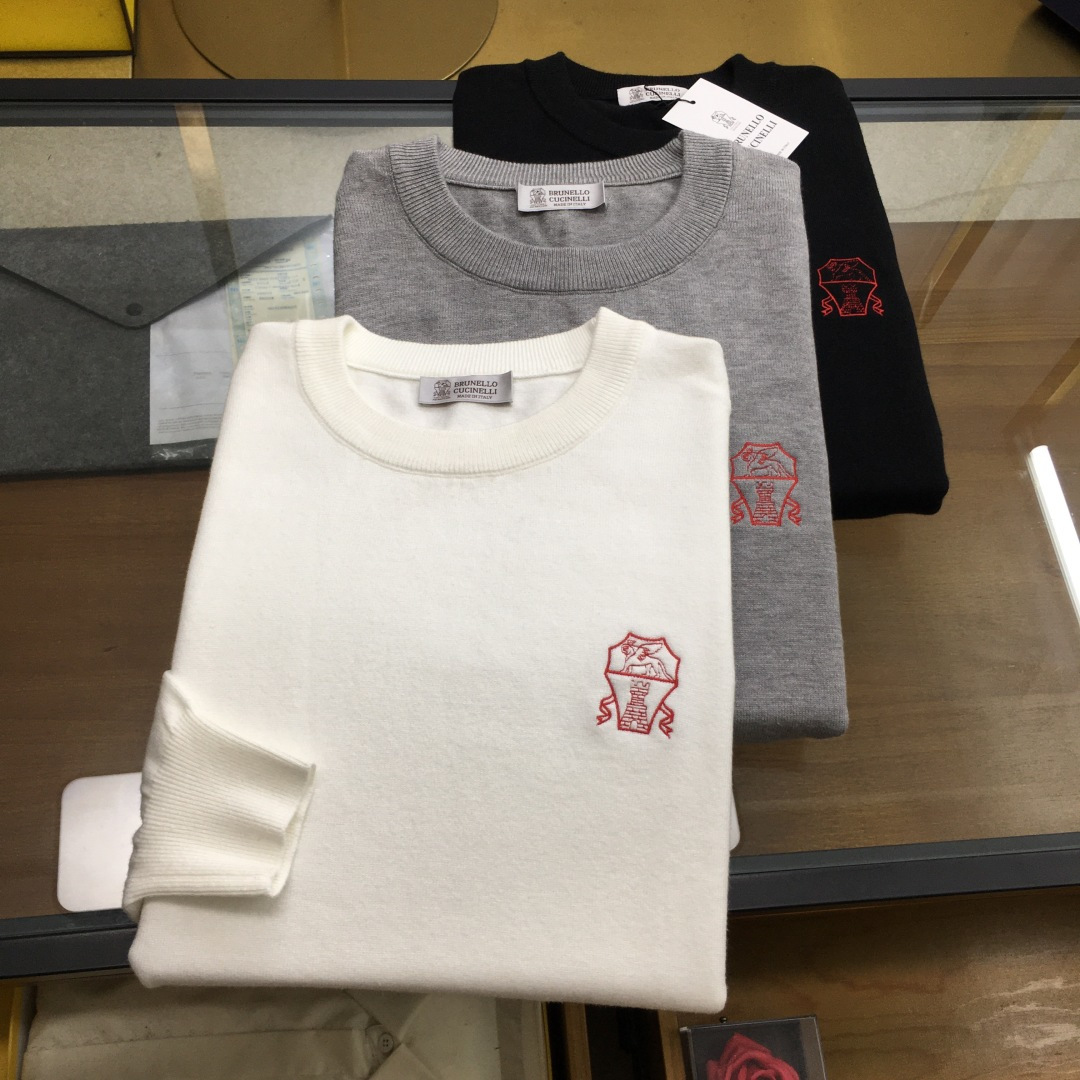 NO:682905,New sweater 'BC' 2025ss autumn and winter counter knitted sweater/sweater, casual and fashionable outer wear, a must-have for inner wear, customized imported knitted blended fabrics, the fabric has a delicate feel, close to the body and is comfortable without piercing the flesh, and the upper body has a good shape. It is warm to wear, and the counter embroidered logo design is very unique. The quality and craftsmanship of the original version are definitely the highest version on the market. The top original version is great to wear. It is soft and crisp, not easy to deform. The seams and seams are very rigorous and elegant.  Absolutely a first-line OEM requirement!  Don’t miss it, male gods!  Sizes M-3XL, next day shipping!  ..,,sweaters,19860909新品毛衣 《BC》 2025ss秋冬专柜针织毛衫/毛衣,休闲时尚外穿 内搭必备款,定制进口针织混纺面料,面料手感细腻,贴身舒适不扎肉,上身版型好 穿着保暖,专柜刺绣logo标志设计非常独特,原版品质与工艺 绝对市场最高版本 顶级原版穿着超赞 柔顺挺括,不易变形.锁边缝盘都非常严谨考究 绝对一线代工要求！男神们别错过！ 尺码 M-3XL,隔天出货！..,,sweaters,,Men's clothing