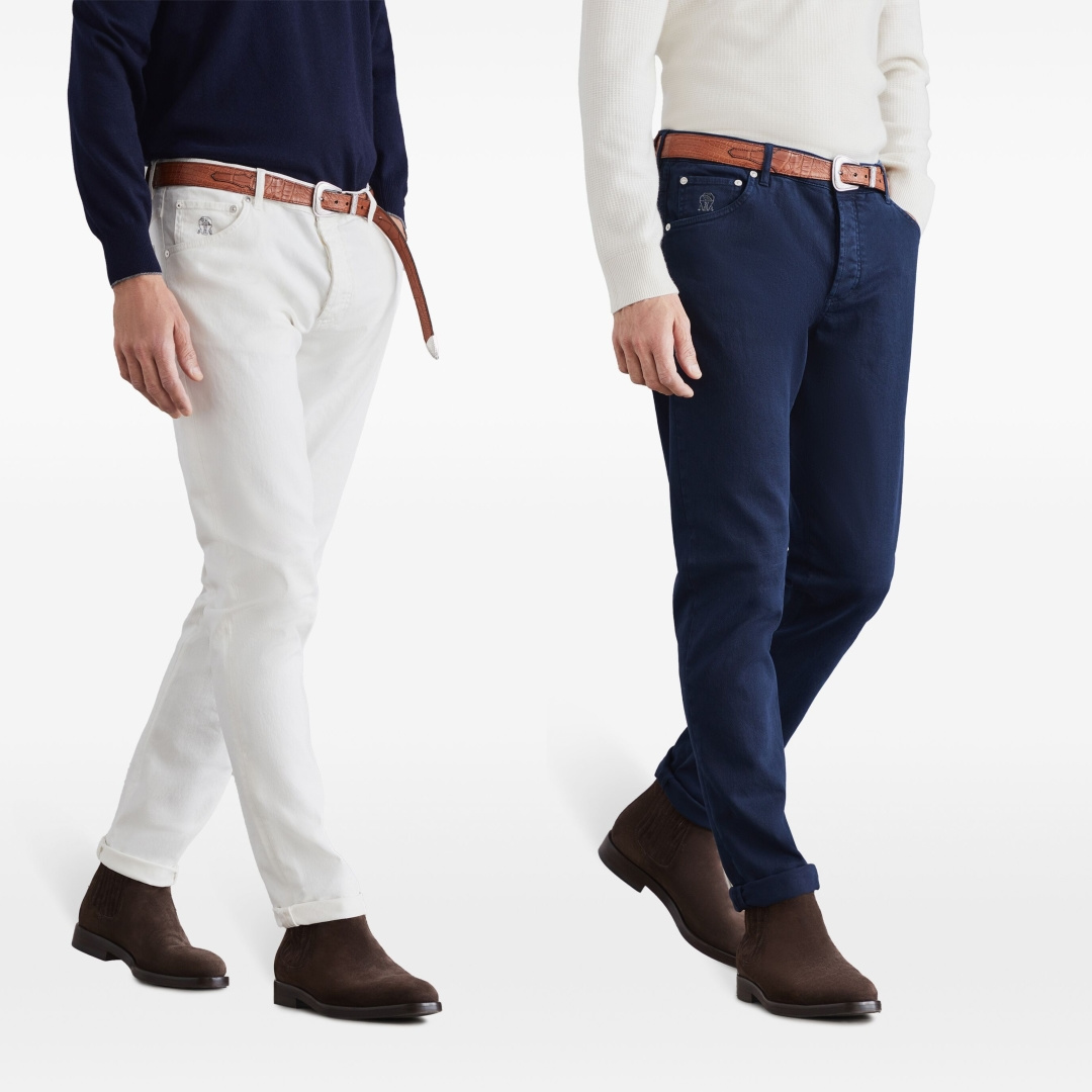 NO:656558,New products at the counter [BC] 25FW new autumn and winter lyocell tencel blended twill straight casual pants, men's classic embossed leather logo nameplate business casual versatile trousers!  Trading company channels are rare, leading official website sales!  At a time when the boundaries between business and leisure are increasingly blurred, a pair of pants that can perfectly accommodate both scenarios is particularly valuable!  The new straight-leg pants stand out in the demand of this era and have become a must-have item in many men's wardrobes!  This pair of trousers is made of custom blended fabrics supplied by customers, carefully proportioned from 95 polyester fiber + 3 lyocell + 2 spandex. The polyester fiber gives the trousers excellent durability and wrinkle resistance, and the addition of lyocell brings a unique skin-friendly experience to the trousers!  The 2 spandex plays the finishing touch. It adds just the right amount of elasticity to the trousers, allowing the trousers to maintain a straight fit while also adapting to men of different body shapes and allowing them to move freely!  Customized YKK metal zippers, metal buttons and studs engraved with the brand logo are the finishing touch in the details. The metal buttons are shiny and full of texture, and the brand logo on each button is clearly visible, highlighting the unique charm of the brand!  The embossed leather nameplate on the back waist is a status symbol of these pants!  Exquisite embossing technology clearly presents the brand logo and related information on the leather label. The leather material is of high quality and feels soft and delicate!  When you turn slightly in a business situation, the leather nameplate on your back waist will be revealed inadvertently, instantly enhancing your overall temperament and making you stand out from the crowd, highlighting your unique identity and taste!  The straight version is not flattering on your body shape, so it can be easily controlled no matter you are tall, short, fat or thin!  The straight design can well modify the leg lines and make the legs look straighter and slender. For men with less than perfect leg shapes, the straight version can cleverly cover up shortcomings and show perfect leg proportions!  Black/blue/off-white/, four colors available!  Size 30-38 Size 30 waist 74cm - hip 96cm - front 26cm - thigh 56cm - trouser length 100cm - trouser leg 33cm Size 31 waist 77cm - hip 98cm - front 26cm - thigh 57cm - trouser length 101cm - trouser leg 33cm  Size 32 waist 80cm - hip 100cm - front 27cm - thigh 58cm - trouser length 102cm - trouser leg 34cm Size 33 waist 83cm - hip 103cm - front 27cm - thigh 59cm - trouser length 103cm - trouser leg 34cm  Size 34 waist 86cm - hip 106cm - front 28cm - thigh 60cm - trouser length 104cm - trouser leg 35cm Size 35 waist 89cm - hip 110cm - front 28cm - thigh 62cm - trouser length 104cm - trouser leg 35cm  Size 36 waist 92cm - hip 112cm - front 29cm - thigh 64cm - trouser length 105cm - trouser leg 36cm Size 38 waist 96cm - hip 114cm - front 29cm - thigh 66cm - trouser length 105cm - trouser leg 36cm Recommended size (standard version) Height 174-140 catties, try on size 32!  For boys weighing less than 130 pounds, choose size 30, between 130 and 138 pounds, choose size 31, between 138 and 146 pounds, choose size 32, between 146 and 154 pounds, choose size 33, between 154 and 162 pounds, choose size 34, between 162 and 170 pounds, choose size 35, between 170 and 178 pounds, choose size 36, and between 178 and 188 pounds, choose size 38!  ,,alexander wang19860909专柜新品【BC】 25FW秋冬新款莱赛尔天丝混纺斜纹直筒休闲裤,男士经典压花皮标铭牌商务休闲百搭长裤！贸易公司渠道稀出,领先官网发售！在商务与休闲的边界日益模糊的当下,一款能完美兼顾两种场景的裤子显得尤为珍贵！新款直筒裤便是在这样的时代需求中脱颖而出,成为众多男士衣橱里的必备单品！ 这款裤装采用客供定制混纺面料,由95聚酯纤维+3莱赛尔+2氨纶精心配比而成,聚酯纤维赋予了裤子出色的耐用性和抗皱性,莱赛尔的加入则为裤子带来了独特的亲肤体验！而2氨纶则起到了画龙点睛的作用,它为裤子增添了恰到好处的弹性,使裤子在保持直筒版型的同时,又能适应不同身材的男士,活动自如！定制的YKK金属拉链,刻有品牌Logo的金属纽扣和撞钉,更是细节之处的点睛之笔,金属纽扣光泽亮丽,质感十足,每一个纽扣上的品牌Logo都清晰可见,彰显着品牌的独特魅力！ 后腰的压花皮标铭牌,是这款裤子的身份象征！精致的压花工艺,将品牌标志和相关信息清晰地呈现在皮标上,质感上乘的皮革材质,手感柔软细腻！当你在商务场合中微微转身,后腰的皮标铭牌便会不经意间展露出来,瞬间提升你的整体气质,让你在人群中脱颖而出,彰显出与众不同的身份和品味！直筒版型不挑身材,无论你是高矮胖瘦,都能轻松驾驭！直筒的设计能够很好地修饰腿部线条,使腿部看起来更加笔直修长,对于腿型不太完美的男士来说,直筒版型能够巧妙地掩盖缺点,展现出完美的腿部比例！黑色/蓝色/米白/,四色入！尺码30-38 30码腰围74cm-臀围96cm-前档26cm-大腿围56cm-裤长100cm-裤脚33cm  31码腰围77cm-臀围98cm-前档26cm-大腿围57cm-裤长101cm-裤脚33cm  32码腰围80cm-臀围100cm-前档27cm-大腿围58cm-裤长102cm-裤脚34cm  33码腰围83cm-臀围103cm-前档27cm-大腿围59cm-裤长103cm-裤脚34cm  34码腰围86cm-臀围106cm-前档28cm-大腿围60cm-裤长104cm-裤脚35cm  35码腰围89cm-臀围110cm-前档28cm-大腿围62cm-裤长104cm-裤脚35cm  36码腰围92cm-臀围112cm-前档29cm-大腿围64cm-裤长105cm-裤脚36cm  38码腰围96cm-臀围114cm-前档29cm-大腿围66cm-裤长105cm-裤脚36cm 尺码推荐（标准版型） 身高174-140斤,试穿32码合适！ 男生体重130斤以内选择30码,130-138斤选择31码,138-146斤选择32码,146-154斤选择33码,154-162斤选择34码,162-170斤选择35码,170-178斤选择36码,178-188斤选择38码！,,alexander wang,Men's clothing