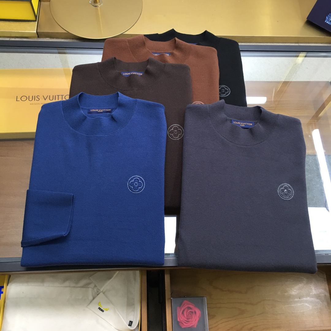 NO:597609,High-end sweater 'L.v...' available next day. The latest autumn and winter men's half-turtleneck sweater with embroidered logo. The whole sweater is made of pineapple knitting method. It looks very full and delicate when worn on the body. The simple high-end style looks particularly subtle and restrained.  Elegant and elegant; the iconic embroidered logo on the chest brings a strong visual effect. It is matched with exquisite 3D three-dimensional embroidery technology. It is concave and convex, full and stylish. It has a high degree of brand identity, bright spots, details and quality. It is a ceiling-level luxury product!  The fabric is 48 merino wool and other high-quality materials. It feels tight and elastic, delicate and soft, comfortable and skin-friendly. The upper body has a particularly good three-dimensional sense. There is no sense of binding when worn close to the body. The drape is also great. It does not pill and deform after long-term wear and washing. Sizes M-3XL (the model is 172 cm and 148 pounds, and the size L is suitable when trying on it. 3xl can wear 195-200 pounds)  5 colors: black, gray, burgundy, caramel, blue.,,sweaters,alexander wang19860909高端毛衣《L.v...》隔天货 秋冬最新绣标logo男士半高领毛衣,整衣采用菠萝针织法,穿在身上看,非常饱满精致,简约高端风格显得格外含蓄内敛, 斯文雅致；胸前标志性刺绣logo徽标,带来强烈的视觉效果,搭配精致3D立体刺绣工艺,凹凸有致,饱满有型,品牌标识度极高,有亮点有细节有品质,天花板级的顶奢尚品！面料48美丽诺羊毛优质其他,手感紧密高弹,细腻柔软,舒适亲肤,上身立体感特别好,贴身穿着也毫无扎感,垂坠感也超赞,久穿久洗不起球不变形. 尺码M-3XL（模特172厘米148斤试穿L码合适,3xl能穿195-200斤） 5个颜色黑色,灰色,酒红,焦糖色,蓝色.,,sweaters,alexander wang,Men's clothing