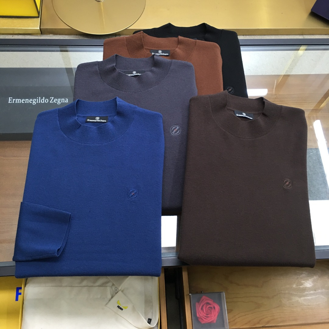 NO:622213,High-end sweater 'Zegn..' next day delivery. The latest autumn and winter men's half-turtleneck sweater with embroidered logo. The whole sweater is made of pineapple knitting method. It looks very full and delicate when worn on the body. The simple high-end style looks particularly subtle and restrained.  Elegant and elegant; the iconic embroidered logo on the chest brings a strong visual effect. It is matched with exquisite 3D three-dimensional embroidery technology. It is concave and convex, full and stylish. It has a high degree of brand identity, bright spots, details and quality. It is a ceiling-level luxury product!  The fabric is 48 merino wool and other high-quality materials. It feels tight and elastic, delicate and soft, comfortable and skin-friendly. The upper body has a particularly good three-dimensional sense. There is no sense of binding when worn close to the body. The drape is also great. It does not pill and deform after long-term wear and washing. Sizes M-3XL (the model is 172 cm and 148 pounds, and the size L is suitable when trying on it. 3xl can wear 195-200 pounds)  5 colors black, gray, burgundy, caramel, blue...,,sweaters,alexander wang19860909高端毛衣《Zegn..》隔天货 秋冬最新绣标logo男士半高领毛衣,整衣采用菠萝针织法,穿在身上看,非常饱满精致,简约高端风格显得格外含蓄内敛, 斯文雅致；胸前标志性刺绣logo徽标,带来强烈的视觉效果,搭配精致3D立体刺绣工艺,凹凸有致,饱满有型,品牌标识度极高,有亮点有细节有品质,天花板级的顶奢尚品！面料48美丽诺羊毛优质其他,手感紧密高弹,细腻柔软,舒适亲肤,上身立体感特别好,贴身穿着也毫无扎感,垂坠感也超赞,久穿久洗不起球不变形. 尺码M-3XL（模特172厘米148斤试穿L码合适,3xl能穿195-200斤） 5个颜色黑色,灰色,酒红,焦糖色,蓝色..,,sweaters,alexander wang,Men's clothing