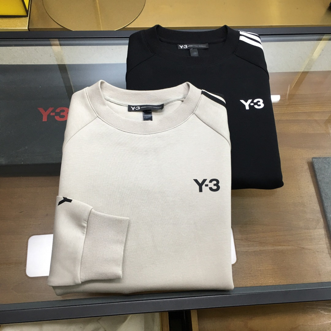 NO:691370,New product 'Y-3' Autumn and winter/AW Y*3 The classic three-stripe taped logo sweatshirt among the classics. Counter synchronization, professional customization of the original double-sided fabric, to distinguish the terry sweatshirt fabric from the lint problem, 3M silicone LOGO on the front and cuffs, and the classic three-stripe taping decoration on the left arm, emphasizing the style. Popular items apricot, black M-3XL...,, hoodie, sweatshirts,19860909新品 《Y-3》 秋冬/AW Y*3 家经典中的经典三条杠压条logo卫衣 专柜同步,专业定制原版级七明治双面面料,区别毛圈卫衣面料掉毛烦恼,前幅与袖口3M硅胶LOGO,左侧臂经典的三条撞色压条装饰,强调风格 爆款爆 杏色,黑色M-3XL...,,hoodie,sweatshirts,,Men's clothing