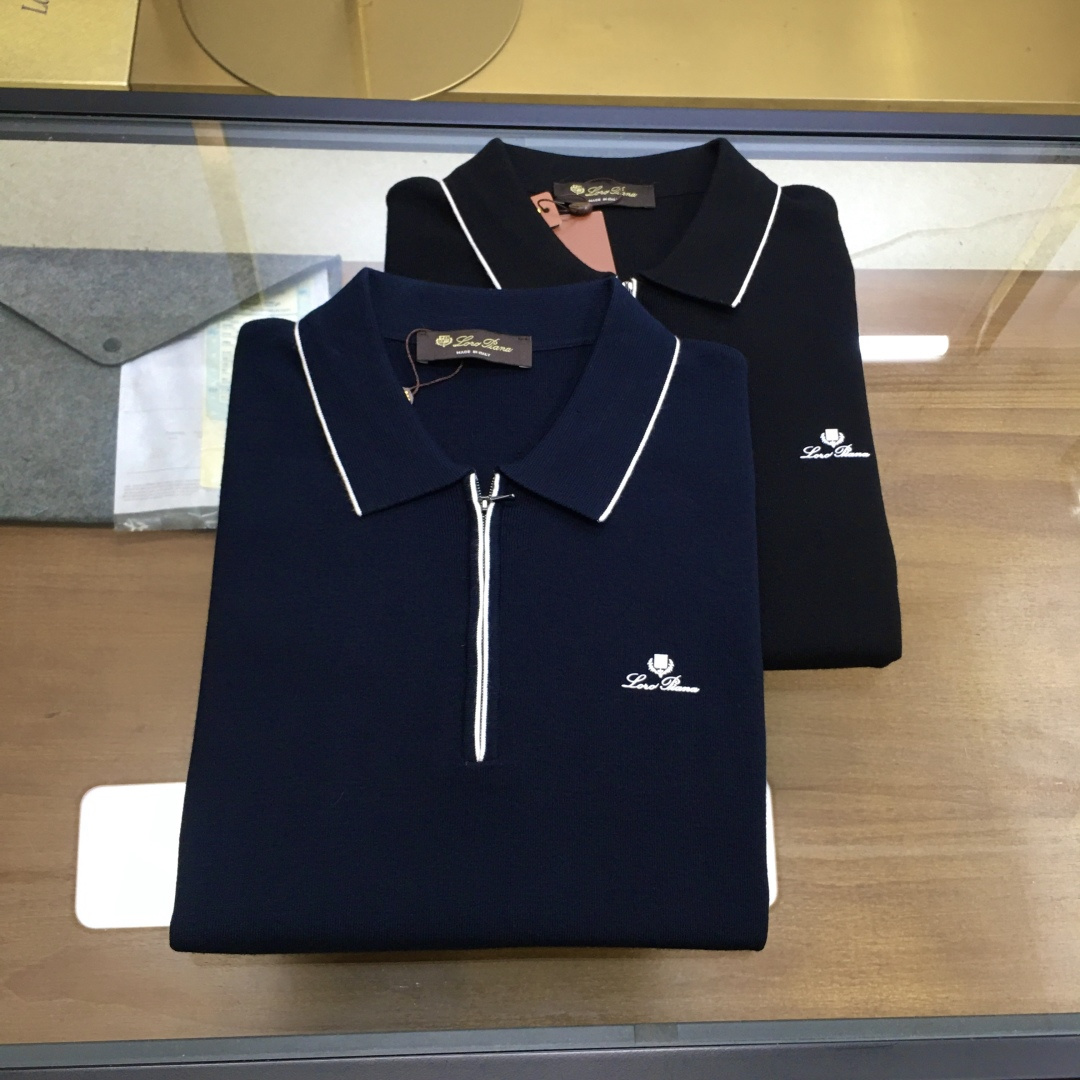 NO:600017,New product [LP] 25FW autumn and winter new mulberry silk wool knitted lapel short-sleeved sweater, men's intarsia contrast color basic casual pullover sweater!  Trading company channels are rare and available on the official website simultaneously!  This sweater is made of mulberry silk and wool blended yarn supplied by customers, and is made with ultra-fine weaving technology of imported machines. The fabric feels light and silky, and feels extremely soft and skin-friendly against the body, while also taking into account the warmth!  The sweater is designed in solid colors all over, giving people a simple and fashionable feeling, while the contrasting color design at the neckline adds some small highlights and uniqueness to the whole, improving the overall quality and fashion!  In terms of style design, this sweater adopts a basic and conventional lapel style design. This style not only meets the needs of men's daily commuting matching, but also shows the elegant and confident temperament of men!  Size 48-56,,loro piana,sweaters,T-shirt,alexander wang19860909新品【LP】 25FW秋冬新款桑蚕丝羊毛针织翻领短袖毛衣,男士嵌花撞色基础休闲套头毛衣针织衫！贸易公司渠道稀出,同步官网发售！ 该毛衣采用了客供桑蚕丝羊毛混纺纱线,经过进口机器的超精细织法工艺制成,面料的手感轻薄丝滑,贴身触感极致软糯亲肤,同时也兼顾到了保暖性！毛衣全身采用纯色设计,给人一种简约而时尚的感觉,而领口处的撞色设计,则为整体增添了一些小小的亮点和独特之处,提升了整体的品质和时尚度！在版型设计上,这款毛衣采用了基础常规的翻领版型设计,这样的版型不仅符合男士日常通勤搭配的需求,还能够展现出男性优雅而自信的气质！ 尺码48-56,,loro piana,sweaters,T-shirt,alexander wang,Men's clothing