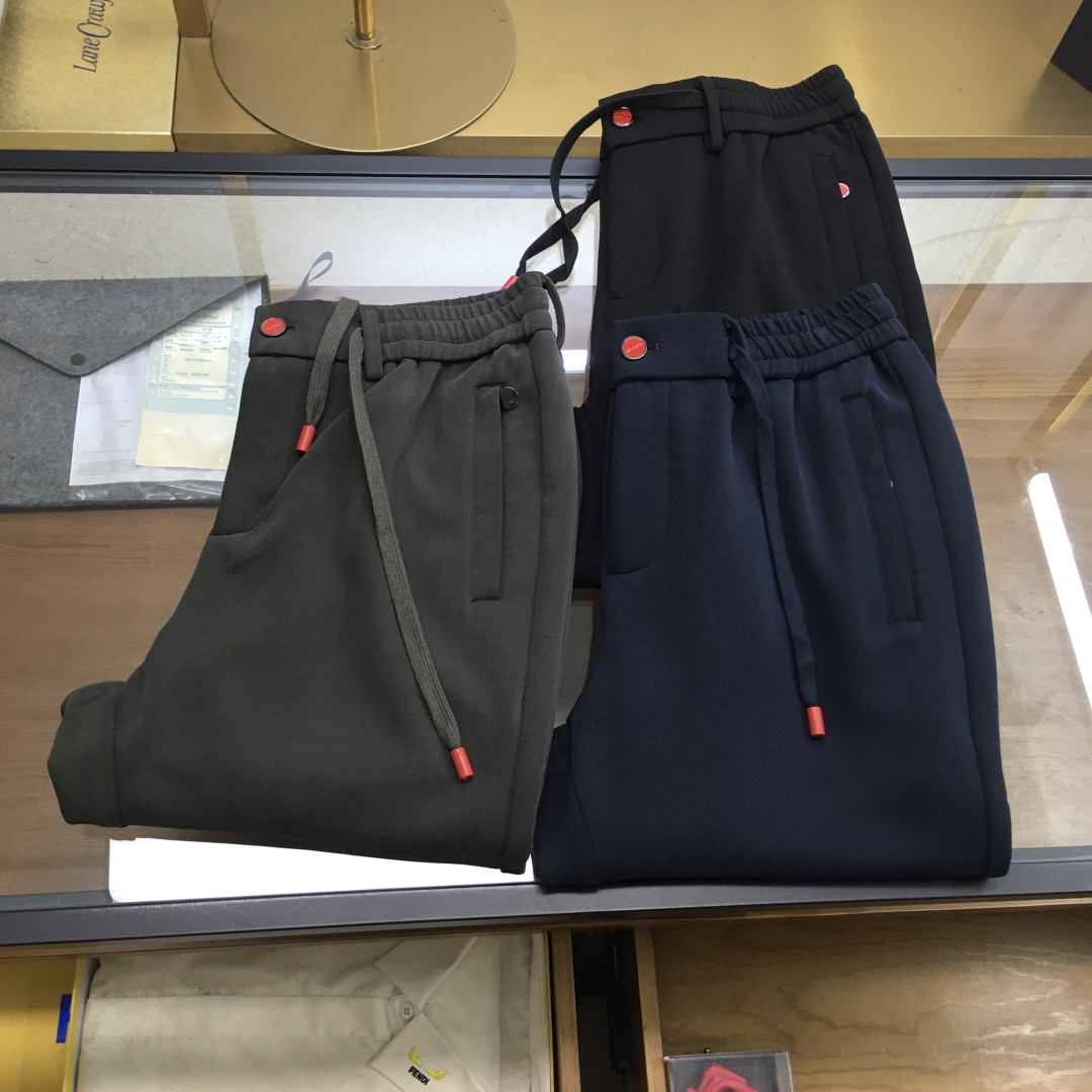 NO:596746,New product【Kiton】  25 new autumn and winter simple style casual pants, this product is a suit jacket with elastic waist pants, (you can choose a jacket or pants), which is convenient for various needs. The fabric is made of British starry cotton, with a silky appearance and a delicate interior. It is comfortable and warm to wear, and has a sense of fashion and leisure. The super-A electroplated hardware zipper is specially molded for the machine.  It ensures high quality and smoothness even after repeated use. The elastic waist design completely liberates the shackles of the belt. The style design is simple and elegant, eliminating tedious craftsmanship. The small embellishments show the connotation and value of the big brand. The creativity of the flat leg of the trousers completely solves the matching of all types of shoes. It is a must-have for both business and leisure.  The size is 48-58, brothers who are heavyweight can also choose,,,jackets & coats,alexander wang19860909新品【Kiton】 25秋冬新款简约风休闲裤,本品套装上衣外套,下身松紧腰裤,（可以单选外套或者裤子）,方便各种需求穿搭,面料采用了英伦星空棉,外表丝滑,内里细腻,穿着舒适保暖,又有时尚休闲之感,专机专款开模的超A电镀五金拉链,确保了高质量反反复复的使用后依旧顺滑,松紧腰的设计彻底解放皮带的束缚.款式设计简单大气,去除了繁琐的工艺,小小的点缀尽显大品牌的内涵与价值,裤子平脚口的创意彻底解决所有种类鞋子的搭配,商务休闲两不误,必选佳品. 码数48-58,斤出的兄弟们也可选择,,,jackets & coats,alexander wang,Men's clothing
