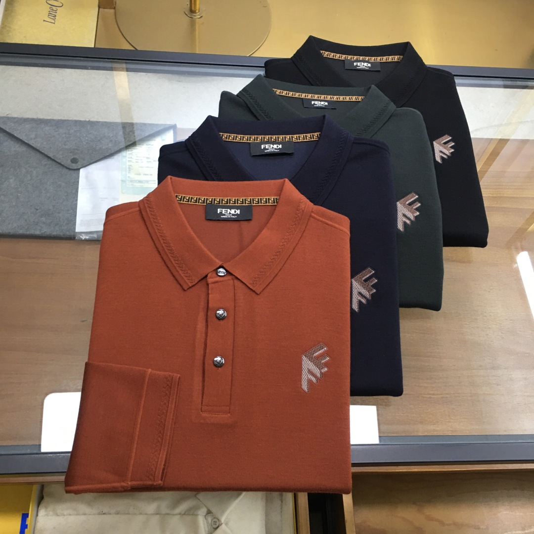 NO:596737,New product [Fend] 25 new autumn and winter four-pin lapel Tencel sweater, selected 4 colors, code number, 48-58, can be worn up to 50 pounds  , this product adopts the (four flat stitch) knitting method, which is thicker than ordinary sweaters. The overall unique flat stitch clean design has a higher grade and is more refined in kind. The material is South Korean Tencel wool, which is super comfortable to wear. It is both warm and comfortable. It adheres to the four principles of no pilling, no pricking, no deformation, and no fading. It is particularly skin-friendly and has texture, which is high-end. The technology uses a business reverse collar.  It displays its brand content with the concave and convex three-dimensional logo on the front chest, and complements the rib knitting technology on the cuffs and reverse collar. It is a must-have for fashionable and luxury business.,,fendi,sweaters,alexander wang19860909新品【Fend】 25秋冬新款四平针翻领天丝羊毛衫, 精选4个色,码数,48—58,可穿至斤 ,本品采用（四平针）的织法,比普通毛衣要有厚度,整体特有的平针净版设计具有更高档次,实物更精致.选材南韩天丝羊毛,穿着时超级舒服,既保暖又舒适,做到不起球,不扎人,不变形,不退色的四不原则,特别有亲肤感而且具有质感,上档次.工艺上采用商务 反领 与前胸凹凸立体logo来显示其品牌内容,配合袖口与反领罗纹针织工艺相得益彰,时尚轻奢商务的必备.,,fendi,sweaters,alexander wang,Men's clothing