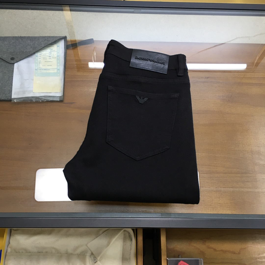 NO:643971,New jeans [Amani] 2025 autumn and winter exclusive new jeans, high-end version!  The custom-made fabrics at the counter have high warmth and comfort, impeccable details, and brand element design concepts, reflecting high quality. It feels delicate and soft!  It presents a casual cut and the upper body shape is awesome!  Code number 29-3835,,jeans,alexander wang19860909新品牛仔裤【Amani】 2025秋冬独家专供新款牛仔裤,高端版本！专柜定制面料 保暖舒适度高,细节无可挑剔,品牌元素设计理念,体现高品质.手感细腻柔软！呈现休闲裁剪,上身版型超赞！码数29-3835,,jeans,alexander wang,Men's clothing