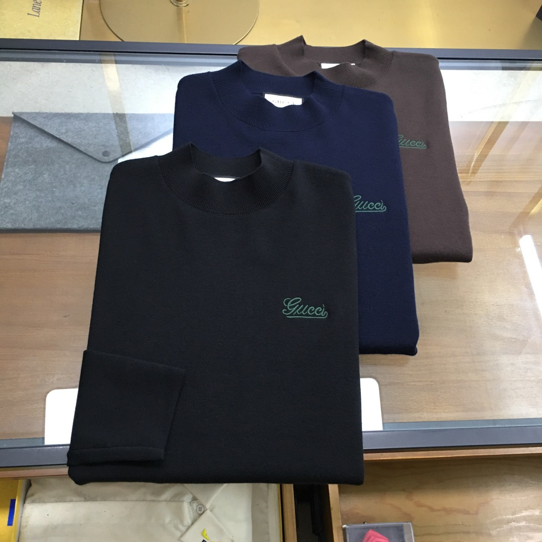 NO:600031,High-end sweater 'Gu.ci...' next day goods. The latest autumn and winter men's half-turtleneck sweater with embroidered logo. It looks very full and delicate when worn on the body. The simple high-end style is particularly reserved, elegant and elegant. The iconic embroidered logo on the chest brings a strong visual effect. It is matched with exquisite 3D three-dimensional embroidery technology. It is concave and convex, full and stylish. It has a high brand identity, bright spots, details and quality. It is a ceiling-level luxury product!  The fabric is 48 merino wool and other high-quality materials. It feels tight and elastic, delicate and soft, comfortable and skin-friendly. The upper body has a particularly good three-dimensional feel. There is no pricking feeling when worn close to the body. The drape is also great. It does not pill and deform after long-term wear and washing. Sizes M-3XL (the model is 172 cm and 148 pounds, and the L size is suitable, 3xl can wear 195-200 pounds) Three colors,,sweaters,alexander wang19860909高端毛衣《Gu.ci...》隔天货 秋冬最新绣标logo男士半高领毛衣,穿在身上看,非常饱满精致,简约高端风格显得格外含蓄内敛, 斯文雅致；胸前标志性刺绣logo徽标,带来强烈的视觉效果,搭配精致3D立体刺绣工艺,凹凸有致,饱满有型,品牌标识度极高,有亮点有细节有品质,天花板级的顶奢尚品！面料48美丽诺羊毛优质其他,手感紧密高弹,细腻柔软,舒适亲肤,上身立体感特别好,贴身穿着也毫无扎感,垂坠感也超赞,久穿久洗不起球不变形. 尺码M-3XL（模特172厘米148斤试穿L码合适,3xl能穿195-200斤） 三色入,,sweaters,alexander wang,Men's clothing