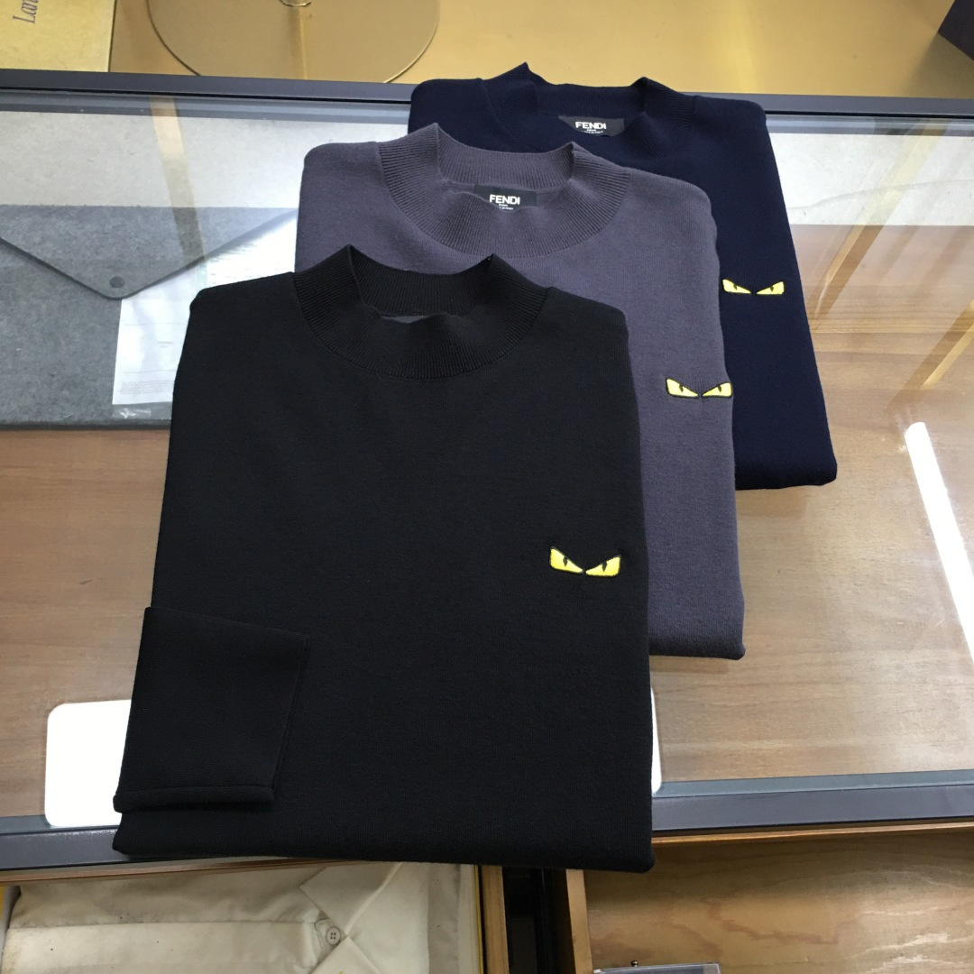 NO:600040,High-end sweater 'Fend...' available next day. The latest autumn and winter men's half-turtleneck sweater with embroidered logo. It looks very full and refined when worn on the body. The simple high-end style is particularly reserved, elegant and elegant. The iconic embroidered logo on the chest brings a strong visual effect. It is matched with exquisite 3D three-dimensional embroidery technology. It is concave and convex, full and stylish. It has a high brand identity, bright spots, details and quality. It is a ceiling-level luxury product!  The fabric is 48 merino wool and other high-quality materials. It feels tight and elastic, delicate and soft, comfortable and skin-friendly. The upper body has a particularly good three-dimensional sense. There is no pricking feeling when worn close to the body. The drape is also great. It does not pill and deform after long-term wear and washing. Sizes M-3XL (the model is 172 cm and 148 pounds, and the L size is suitable. 3xl can wear 195-200 pounds). Three colors, fendi, sweaters, alexander wang19860909高端毛衣《Fend...》隔天货 秋冬最新绣标logo男士半高领毛衣,穿在身上看,非常饱满精致,简约高端风格显得格外含蓄内敛, 斯文雅致；胸前标志性刺绣logo徽标,带来强烈的视觉效果,搭配精致3D立体刺绣工艺,凹凸有致,饱满有型,品牌标识度极高,有亮点有细节有品质,天花板级的顶奢尚品！面料48美丽诺羊毛优质其他,手感紧密高弹,细腻柔软,舒适亲肤,上身立体感特别好,贴身穿着也毫无扎感,垂坠感也超赞,久穿久洗不起球不变形. 尺码M-3XL（模特172厘米148斤试穿L码合适,3xl能穿195-200斤） 三色入,,fendi,sweaters,alexander wang,Men's clothing