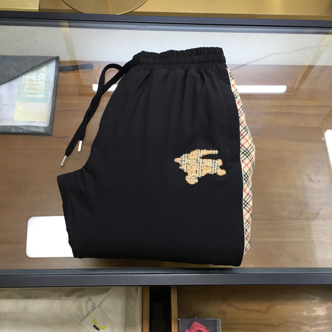 NO:601007,Down pants [Burber..y] New classic down pants for autumn and winter, warm-weather pants, every part is evenly filled with down, including 90% duck down. High-end embroidery technology, D-lined double-layer high-density fabric, no lint at all, and no pile of velvet. It is light and warm, the upper body is not bloated, and it can modify the shape of the legs,, code size M-XXXL.,, burberry, down jacket, alexander wang19860909羽绒裤【Burber..y】 秋冬新款经典羽绒裤,御寒神裤,每一处平均充绒,含90鸭绒.高档刺绣工艺D内衬双层高密度面料完全不跑毛,也不会有堆绒现象,轻盈又保暖,上身不臃肿,又能修饰腿型,,码数M-XXXL.,,burberry,down jacket,alexander wang,Men's clothing