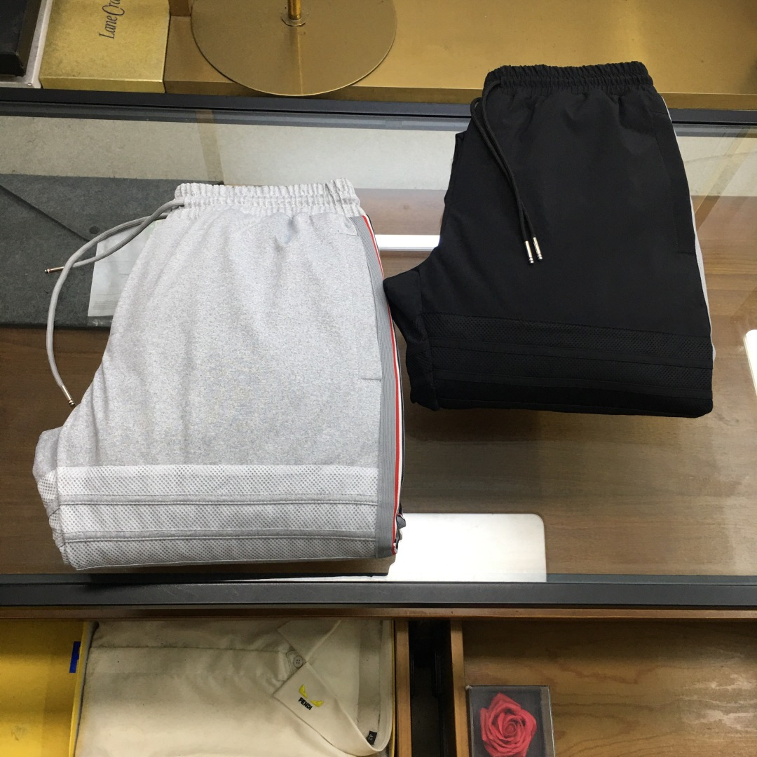 NO:601010,Down Pants [TB] Warm down pants for autumn and winter, thickened to keep out the cold, noble blood!  The design is refreshing and crafted with craftsmanship. The fabric is made of smooth polyester fiber, which has a strong luster. The inner layer is filled with imported down, making the upper body lighter and warmer. It is fashionable and compatible with warmth!  The details and materials used are very exquisite, showing the designer's extreme care in making it. It is more like a handicraft. The overall shape is very good. The high-end down pants are in sizes M-3XL...,, down jacket, alexander wang19860909羽绒裤【TB】 秋冬保暖羽绒裤 加厚御寒 贵族血统！设计让人心旷神怡 匠心打造,面料选用爽滑聚酯纤维 面料,光泽感强,内层填充了进口羽绒,上身更加轻盈保暖,时尚保暖兼容！细节用料都非常考究,显示了设计 师极致的用心制作,更像是一件工艺品,整体版型很赞,高端比入尺码M-3XL羽绒裤..,,down jacket,alexander wang,Men's clothing