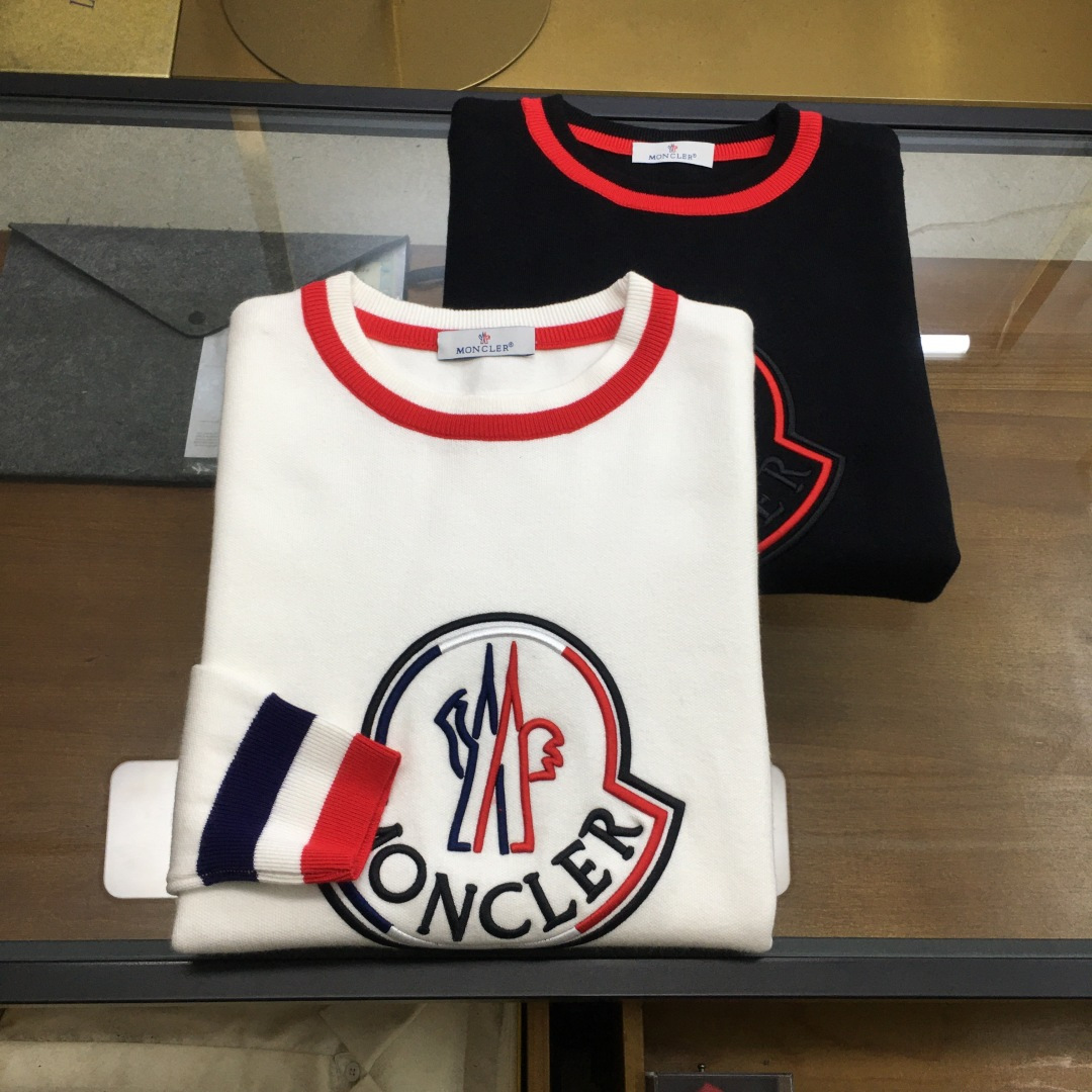 NO:624163,New sweater [Moncle] 2025 autumn and winter new knitted woolen sweater. High-quality exquisite wool blended fabric, high-density knitting, fashionable and versatile sweater, very handsome. Classic Logo jacquard style. Durable and not easy to deform, version, various styles can be easily held, classic fashion style that is sought after every year. Three standards are complete. High-quality large goods. Size M-3XL, sweaters, alexander wang19860909新品毛衣【Moncle】 2025秋冬新款针织羊毛衫 高品质精致羊毛混纺面料,高密度针织,时尚百搭毛衣,帅气十足.经典Logo提花款.耐穿不易变形,版型,各种风格都能轻松Hold住,年年被追捧的经典时尚款 三标齐全 高品质大货 码数M-3XL,,sweaters,alexander wang,Men's clothing