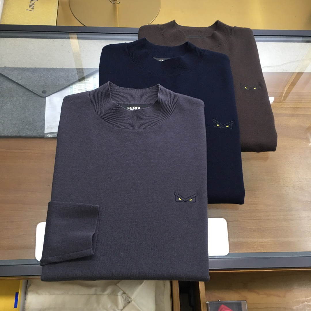 NO:662734,High-end sweater 'Fend...' Next-day delivery 2025 autumn and winter latest men's half-turtleneck sweater with embroidered logo. The whole sweater is made of pineapple knitting method. It looks very full and delicate when worn on the body. The simple high-end style looks particularly subtle and restrained.  Elegant and elegant; the iconic embroidered logo on the chest brings a strong visual effect. It is matched with exquisite 3D three-dimensional embroidery technology. It is concave and convex, full and stylish. It has a high degree of brand identity, bright spots, details and quality. It is a ceiling-level luxury product!  The fabric is 48 merino wool and other high-quality materials. It feels tight and elastic, delicate and soft, comfortable and skin-friendly. The upper body has a particularly good three-dimensional sense. There is no pricking feeling when worn close to the body. The drape is also great. It does not pill and deform after long-term wear and washing. Sizes M-3XL (the model is 172 cm and 148 pounds, and the L size is suitable. 3xl can wear 195-200 pounds). Three colors, fendi, sweaters,  19860909高端毛衣《Fend...》隔天货 2025秋冬最新绣标logo男士半高领毛衣,整衣采用菠萝针织法,穿在身上看,非常饱满精致,简约高端风格显得格外含蓄内敛, 斯文雅致；胸前标志性刺绣logo徽标,带来强烈的视觉效果,搭配精致3D立体刺绣工艺,凹凸有致,饱满有型,品牌标识度极高,有亮点有细节有品质,天花板级的顶奢尚品！面料48美丽诺羊毛优质其他,手感紧密高弹,细腻柔软,舒适亲肤,上身立体感特别好,贴身穿着也毫无扎感,垂坠感也超赞,久穿久洗不起球不变形. 尺码M-3XL（模特172厘米148斤试穿L码合适,3xl能穿195-200斤） 三色入,,fendi,sweaters, ,Men's clothing