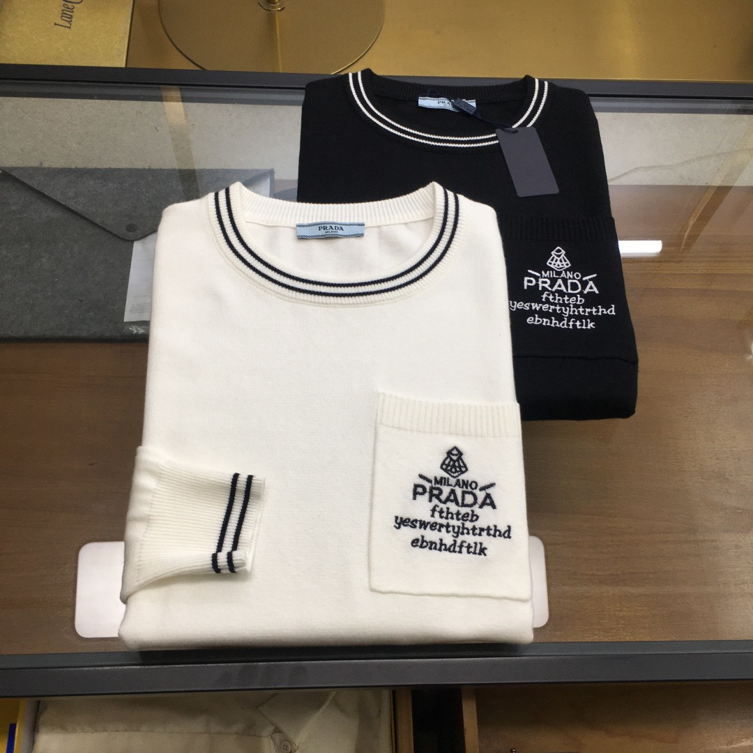 NO:662739,New sweater [Prad] 2025 autumn and winter new knitted woolen sweater. High-quality exquisite wool blended fabric, high-density knitting, fashionable and versatile sweater, very handsome. Classic Logo jacquard style. Durable and not easy to deform, version, various styles can be easily held, classic fashion style that is sought after every year. Three standards are complete. High-quality large goods. Size M-3XL, prada, sweaters, alexander wang19860909新品毛衣【Prad】 2025秋冬新款针织羊毛衫 高品质精致羊毛混纺面料,高密度针织,时尚百搭毛衣,帅气十足.经典Logo提花款.耐穿不易变形,版型,各种风格都能轻松Hold住,年年被追捧的经典时尚款 三标齐全 高品质大货 码数M-3XL,,prada,sweaters,alexander wang,Men's clothing