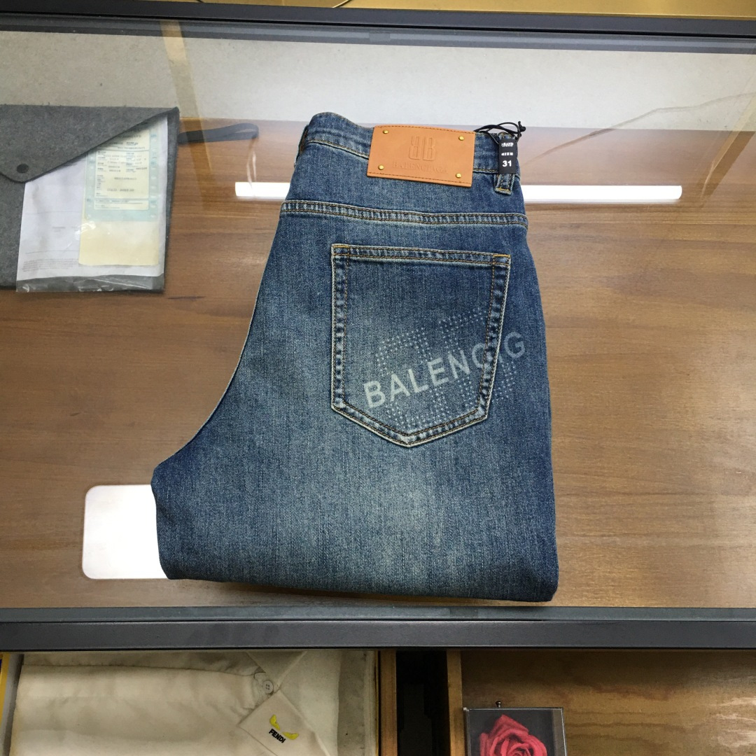 NO:733049,New product 'BLCA' 2026 season men's fashionable denim wide-leg pants!  Trading company channels are rare, leading official website sales!  The latest trousers item is presented, a must-have for all quality-controlled male fans. Such a pair of high-end jeans is rare in the world!  This pair of jeans is made of imported washed denim cotton fabric supplied by customers. The flexible and solid fabric is naturally stiff and tough, with a soft and elastic feel, and delicate facial texture details. The fashionable performance of this single product is irresistible!  There is a leather label on the back waist nameplate, vintage buttons engraved with exquisite logos, and a YKK metal zipper closure on the placket. All the accessories are exquisitely configured!  The jeans are perfectly tailored and can be used daily to enhance your style. The upper body effect will definitely not let you down!  U size 29-38 (35 no 37),,jeans,19860909新品《BLCA》 2026季男士时尚牛仔阔腿裤！贸易公司渠道稀出,领先官网发售！最新裤装单品奉献,所有品质控男粉必须入手的极品,这样一条段位的牛仔裤,担得起世所罕见！ 此款牛仔裤甄选客供进口水洗牛仔棉布制成,柔韧又坚实的面料天然的挺括和硬朗既视感,手感柔软富有弹力,细腻的面部织纹细节,这种单品所带来的时髦性能让人无法抵抗！后腰铭牌皮标,刻有精致字样Logo的复古纽扣,以及门襟YKK金属拉链闭合,所有辅料配置精妙绝伦！牛仔裤版型完美剪裁,日常搭配起来足以提升你的穿搭格调,上身效果绝对不会让你失望！U 尺码29-38（35无37）,,jeans,,Men's clothing
