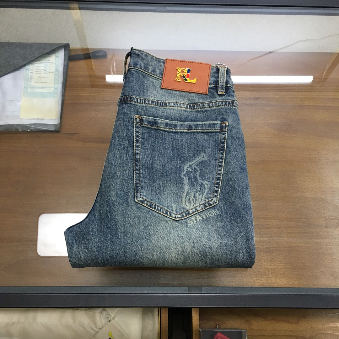 NO:734975,New product 'RL Laflau' 2026 season men's fashionable jeans!  Trading company channels are rare, leading official website sales!  The latest trousers item is presented, a must-have for all quality-controlled male fans. Such a pair of high-end jeans is rare in the world!  This pair of jeans is made of imported washed denim cotton fabric supplied by customers. The flexible and solid fabric is naturally stiff and tough, with a soft and elastic feel, and delicate facial texture details. The fashionable performance of this single product is irresistible!  There is a leather label on the back waist nameplate, vintage buttons engraved with exquisite logos, and a YKK metal zipper closure on the placket. All the accessories are exquisitely configured!  The jeans are perfectly tailored and can be used daily to enhance your style. The upper body effect will definitely not let you down!  U size 29-38 (35 no 37),,jeans,19860909新品《RL拉夫劳》 2026季男士时尚牛仔裤！贸易公司渠道稀出,领先官网发售！最新裤装单品奉献,所有品质控男粉必须入手的极品,这样一条段位的牛仔裤,担得起世所罕见！ 此款牛仔裤甄选客供进口水洗牛仔棉布制成,柔韧又坚实的面料天然的挺括和硬朗既视感,手感柔软富有弹力,细腻的面部织纹细节,这种单品所带来的时髦性能让人无法抵抗！后腰铭牌皮标,刻有精致字样Logo的复古纽扣,以及门襟YKK金属拉链闭合,所有辅料配置精妙绝伦！牛仔裤版型完美剪裁,日常搭配起来足以提升你的穿搭格调,上身效果绝对不会让你失望！U 尺码29-38（35无37）,,jeans,,Men's clothing