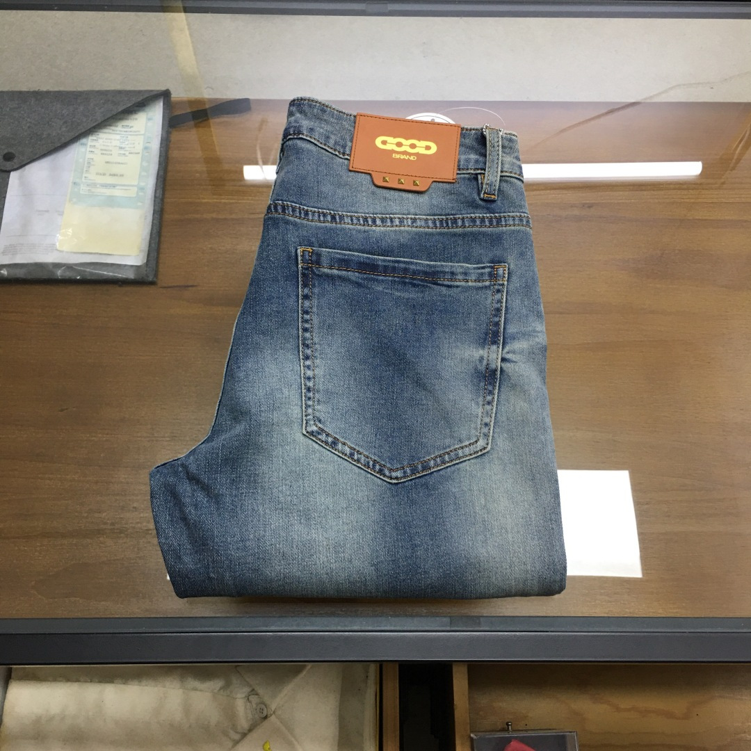 NO:756603,New arrival 2026 season men’s fashionable jeans!  Trading company channels are rare, leading official website sales!  The latest trousers item is presented, a must-have for all quality-controlled male fans. Such a pair of high-end jeans is rare in the world!  This pair of jeans is made of imported washed denim cotton fabric supplied by customers. The flexible and solid fabric is naturally stiff and tough, with a soft and elastic feel, and delicate facial texture details. The fashionable performance of this single product is irresistible!  There is a leather label on the back waist nameplate, vintage buttons engraved with exquisite logos, and a YKK metal zipper closure on the placket. All the accessories are exquisitely configured!  The jeans are perfectly tailored and can be used daily to enhance your style. The upper body effect will definitely not let you down!  U size 29-38 (35 no 37),,jeans,19860909新品 2026季男士时尚牛仔裤！贸易公司渠道稀出,领先官网发售！最新裤装单品奉献,所有品质控男粉必须入手的极品,这样一条段位的牛仔裤,担得起世所罕见！ 此款牛仔裤甄选客供进口水洗牛仔棉布制成,柔韧又坚实的面料天然的挺括和硬朗既视感,手感柔软富有弹力,细腻的面部织纹细节,这种单品所带来的时髦性能让人无法抵抗！后腰铭牌皮标,刻有精致字样Logo的复古纽扣,以及门襟YKK金属拉链闭合,所有辅料配置精妙绝伦！牛仔裤版型完美剪裁,日常搭配起来足以提升你的穿搭格调,上身效果绝对不会让你失望！U 尺码29-38（35无37）,,jeans,,Men's clothing