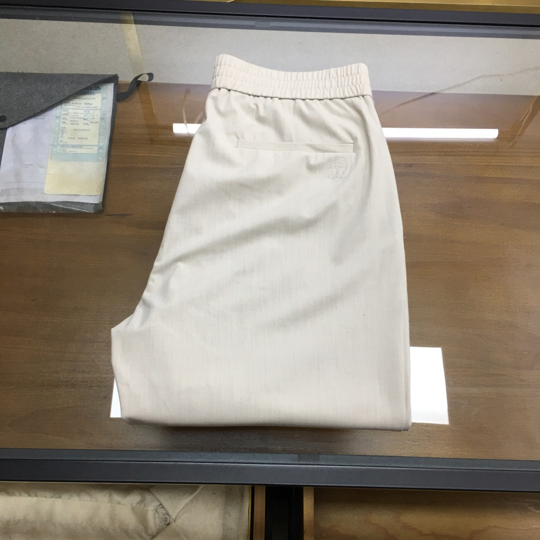 NO:834811,New products in the counter 'BC...' 2026 spring and summer counter new men's casual pants, advanced custom-made breathable fabrics with high breathability, elasticity and comfort, impeccable details, top-grade accessories, original logo design concept, delicate and soft feel!  The upper body fit is awesome!  For sizes M-3xl, please state your height and weight when placing an order.19860909专柜新品 《BC...》 2026春夏专柜新款男士休闲裤,高级定制面料透气面料 透气弹力舒适度极高,细节无可挑剔,顶级辅料配备,原版logo设计理念,手感细腻柔软！上身版型超赞！尺码M-3xl下单报身高体重,,,Men's clothing