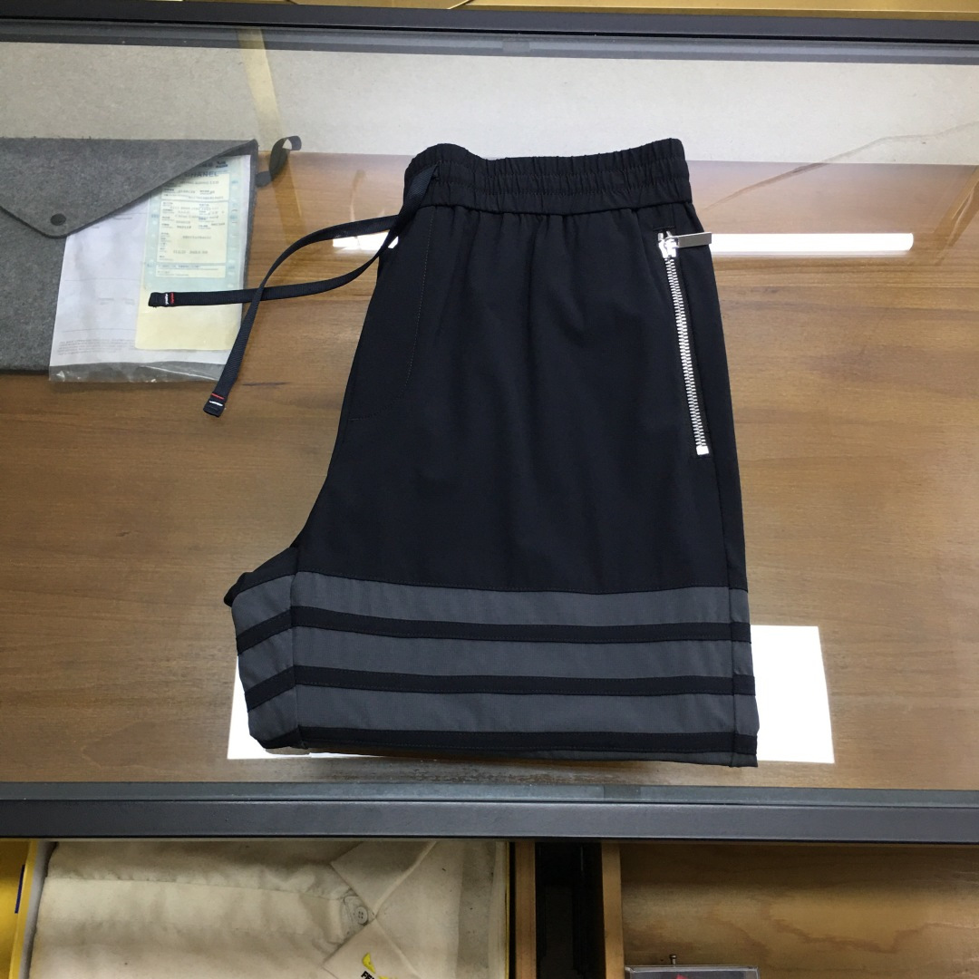 NO:834823,New products in the counter 'TB...' 2026 spring and summer counter new men's casual pants, advanced custom-made breathable fabrics with high breathability, elasticity and comfort, impeccable details, top-grade accessories, original logo design concept, delicate and soft feel!  The upper body fit is awesome!  For sizes M-3xl, please state your height and weight when placing an order.19860909专柜新品 《TB...》 2026春夏专柜新款男士休闲裤,高级定制面料透气面料 透气弹力舒适度极高,细节无可挑剔,顶级辅料配备,原版logo设计理念,手感细腻柔软！上身版型超赞！尺码M-3xl下单报身高体重,,,Men's clothing