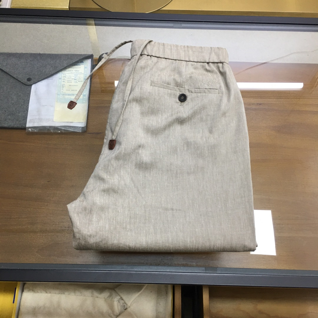 NO:834829,New products in the counter 'Lp...' 2026 spring and summer counter new men's casual pants, advanced custom-made breathable fabrics with high breathability, elasticity and comfort, impeccable details, top-grade accessories, original logo design concept, delicate and soft feel!  The upper body fit is awesome!  Size M-3xl, please state your height and weight when placing an order, loro piana,19860909专柜新品 《Lp...》 2026春夏专柜新款男士休闲裤,高级定制面料透气面料 透气弹力舒适度极高,细节无可挑剔,顶级辅料配备,原版logo设计理念,手感细腻柔软！上身版型超赞！尺码M-3xl下单报身高体重,,loro piana,,Men's clothing