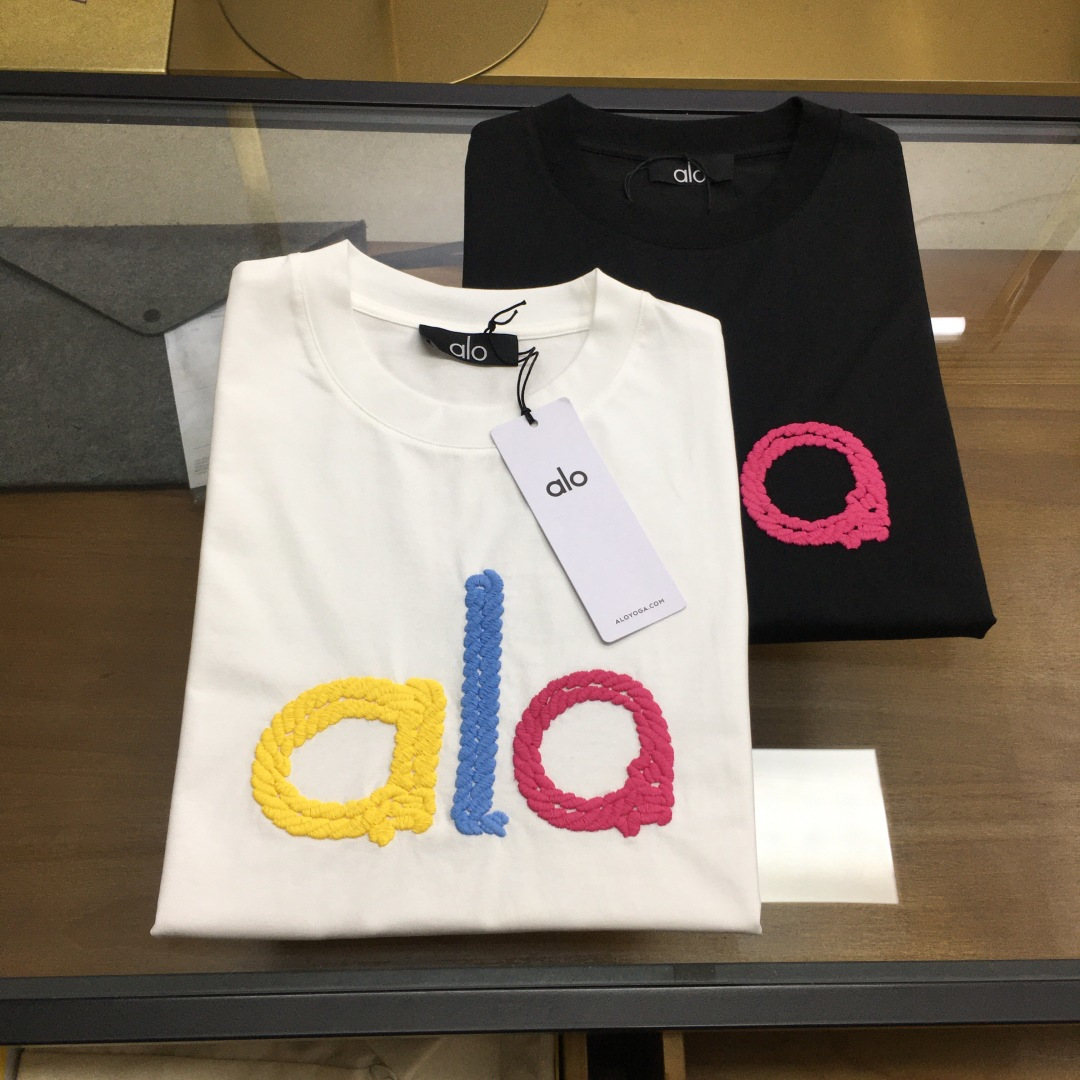 NO:834840,New product 'alo' advanced customization!  2026 spring and summer new short-sleeved style. This T-shirt is a new product in the summer men's wear series. It is carefully made of imported fabrics with mercerized technology and has a heavy three-dimensional logo to add a casual style. Size M-3XL Recommended reference card M120 catties or less (including 120 catties) L121-140 catties XL141-catties 2XL161-180 catties  3XL181—200 pounds,,T-shirt,tees,t-shirt,19860909新品《alo》 高级定制！ 2026春夏季新款短袖.这款T恤是夏季男装系列新品,采用丝光工艺进口面料精心制作,重工立体Logo,增添休闲风范.码数 M-3XL 推荐参考咔 M120斤以内（含120斤） L121—140斤 XL141—斤 2XL161—180斤 3XL181—200斤,,T-shirt,tees，t-shirt,,Men's clothing