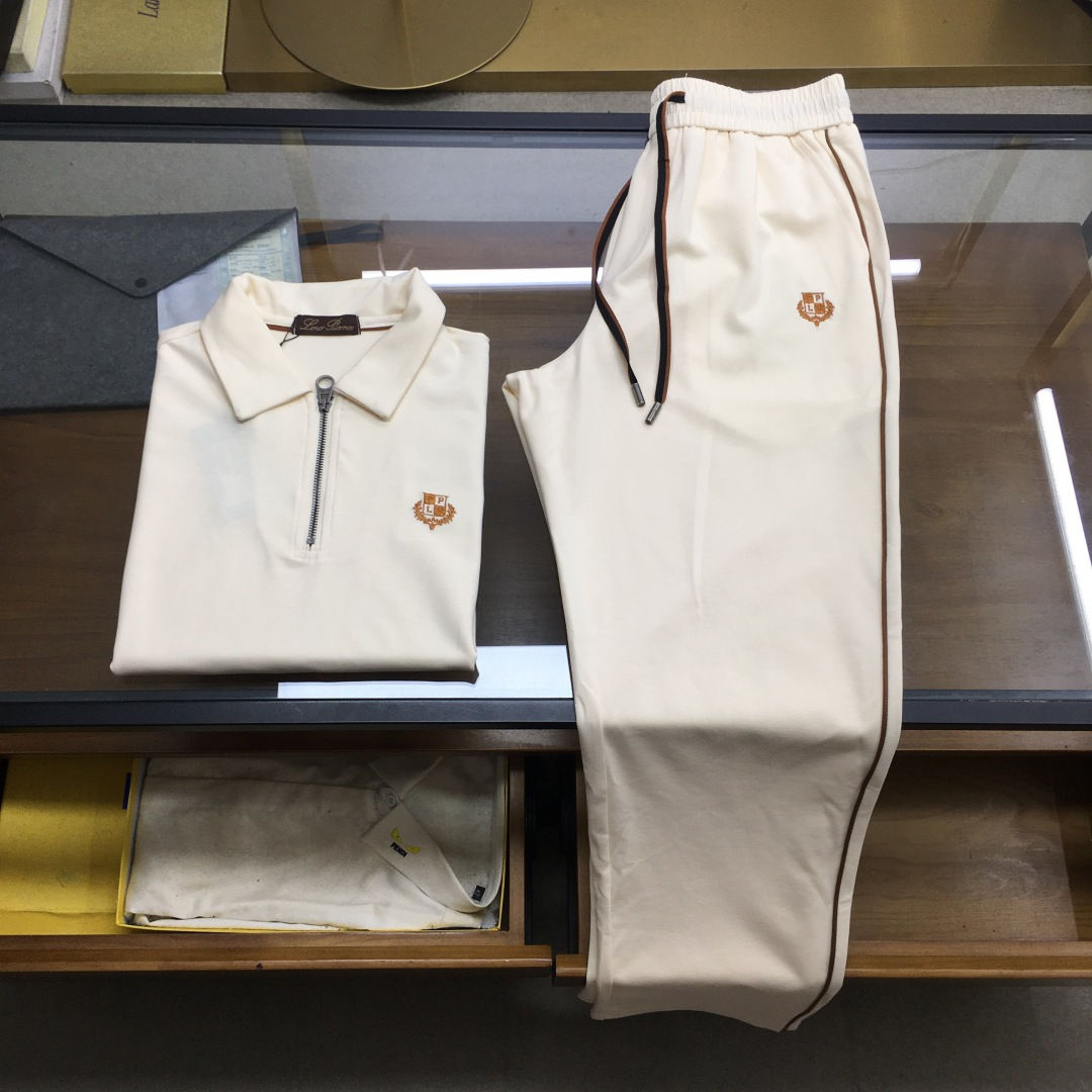 NO:834761,New product suit [LP] 2026 spring and summer counter new product 'old money style' business light luxury commuting, casual relaxed lapel suit, light luxury and comfort. When light luxury texture meets skin-friendly body feel, this LP lapel suit redefines the comfort boundary of daily wear.  The air layer + modal composite fabric is selected to achieve the right balance of breathability, drape and warmth. It is an ideal choice for urban men who take into account both dignity and relaxation. The air layer structure brings a light and fluffy wrapping feeling, isolating temperature differences without sweating;  Modal fiber gives the fabric a silky, soft and waxy feel, which is skin-friendly and non-irritating, and can keep you fresh and breathable even after long-term wear. The drapey fabric has a high-end texture and is not easy to wrinkle and deform, making daily care more worry-free, allowing you to stay neat and stylish at all times.  Design Details Lapel Half-zip placket The neat lapels modify the neck line, and the half-open zipper allows you to freely adjust the opening and closing degree. It makes the zipper closed look smart when commuting, and the half-open zipper makes it more casual when relaxing. It is suitable for multiple scenes. The LP exclusive embroidered badge is embroidered on the chest and trousers with exquisite embroidered badges. The delicate stitching outlines the brand logo. It reveals a light luxury style in a low-key manner and becomes the finishing touch of the entire outfit.  Contrasting lines are embellished with contrasting strips on the side of the trousers and drawstring details echo, breaking the monotony of solid colors, visually lengthening the proportions of the legs, and making the simple version more layered and dynamic. Two-color selection: Navy blue is calm and atmospheric, white and stain-resistant, seamless switching between business and leisure, the elegant choice for mature men. Off-white is gentle and clean, refreshing and age-reducing, more energetic when worn in spring and summer, and easily creates a sunny youthful look.  With a set of upper body, you can wear it with a high-end feel without having to worry about matching it. The overall look is simple and neat. It can be worn for business and commuting in a low-key yet high-end way. It is easy to achieve a light and sophisticated business style!  Size M-3XL Color blue-off-white, loro piana,19860909新品套装【LP】 2026春夏专柜新品「老钱风」商务轻奢通勤、随性松弛翻领套装、轻奢舒适,当轻奢质感遇上亲肤体感,这套LP翻领套装重新定义日常穿搭的舒适边界. 甄选空气层+莫代尔复合面料,将透气、垂坠与保暖平衡得恰到好处,是都市男士兼顾体面与松弛的理想之选.空气层结构带来轻盈蓬松的包裹感,隔绝温差又不闷汗；莫代尔纤维赋予面料丝滑软糯的触感,亲肤不刺激,久穿也能保持清爽透气.垂坠感十足的面料自带高级质感,不易起皱变形,日常打理更省心,让你时刻保持利落有型. 设计细节 翻领半拉链门襟利落翻领修饰脖颈线条,半开拉链可自由调节开合度,商务通勤时拉合显干练,休闲放松时半开更随性,一衣多场景适配. LP专属刺绣徽章胸口与裤身同缀精致刺绣徽章,细腻针脚勾勒品牌标识,低调中透出轻奢格调,成为整套穿搭的点睛之笔. 撞色线条点缀裤侧撞色细条与抽绳细节呼应,打破纯色单调感,视觉上拉长腿部比例,让简约版型更具层次与动感. 双色选择 藏青色沉稳大气,显白耐脏,商务休闲无缝切换,成熟男士的优雅之选. 米白色温柔干净,清爽减龄,春夏穿着更显活力,轻松打造阳光少年感. 一套上身,无需费心搭配就能穿出高级感,整体简约利落,商务通勤穿低调又高级,轻熟商务风轻松拿捏！ 码数M-3XL 颜色兰色-米白色,,loro piana,,Men's clothing