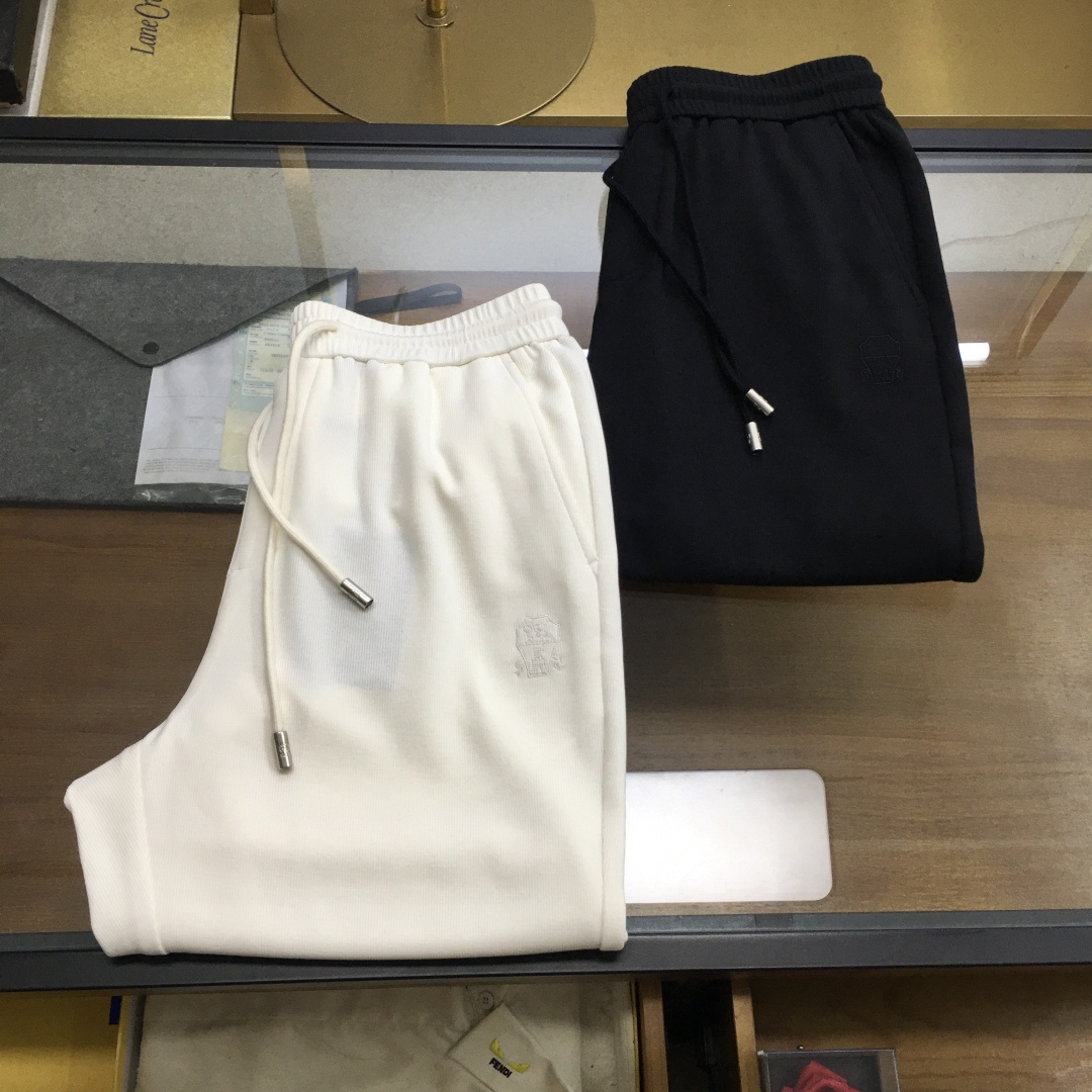 NO:914438,New product [BC] 2026 spring and summer counter new casual trousers, Tencel cotton stiff with ribbed texture, wrinkle resistance, extremely elastic and inclusive, good elastic elastic waist with drawstring design, straight three-dimensional cut upper body, slim and stylish men's casual trousers #The latest online casual trousers with extraordinary taste, the customized fabric is the focus of this style!  The soft and elastic fabric gives it excellent stiffness, always maintains a neat shape, and is not easily deformed. It is extremely comfortable. Cotton fiber brings a natural skin-friendly feeling, making the wearing experience warmer and more comfortable. The good breathability allows the skin to breathe freely. The pants have just the right elasticity to not be restrained during activities, and the perfect fit provides a comfortable wearing experience.  The overall weight is full, the hand feels fluffy and soft, and it is very textured. It is extremely comfortable and breathable to wear. It is then spun with an exclusive fabric production process, and finally tempered to produce such a top-quality fabric. It is not easy to pill and has a wide feel. It has a solid and delicate feel, a thick and soft cloth surface, good anti-pilling properties, not easy to wrinkle, and easy to take care of!  The whole trousers have a straight and stylish texture, are breathable and moisture-absorbing when worn, and are very comfortable to wear against the body without any discomfort at all!  The texture alone is superior to all the products on the market, and you can also feel the most top-notch comfort!  Straight-leg trousers with three-dimensional tailoring that conforms to the human body, modifying your long and lean perfect figure!  The elasticated waistband has strong elasticity and high resilience, and is also equipped with a customized drawstring. The details are enough to reflect the quality. The straight version is comfortable, loose and not bulky. It is suitable for all body types and is not picky. It can be easily controlled whether it is leisure or business. You deserve it!  Code number M-XXXL,,19860909新品【BC】 2026春夏专柜新品休闲裤, 天丝棉挺自带筋骨感抗皱性极强弹力包容性好弹力松紧腰搭配抽绳设计直筒立体裁剪上身显瘦有型男士休闲长裤#最新上线的这款品味不凡的休闲裤,定制出来的面料才是这款的重点！柔软且富有弹性的面料,赋予它出色的挺括性,始终保持利落的版型,不易变形.舒适无比.棉纤维带来天然的亲肤感,让穿着体验更加温暖舒适,良好的透气性,能让肌肤自由呼吸,裤子恰到好处的弹性,在活动时不受束缚,完美贴合提供舒适的穿着体验. 整体重量感十足,手感蓬松柔软,非常显质感,着身更是无比舒适透气,再以独家面料制作工艺精纺出来,最终淬炼出这样顶级品质的面料,不易起球挺阔感也是非常的赞,手感扎实细腻,布面厚实柔软,抗起球性好,不易皱很好打理！整件长裤质感挺拔有型,在穿着时起到透气吸湿,贴身穿着都非常舒适,毫无不适感可言！光是质地上就完胜所有的市场货,还能感受到最为顶尖的舒适性！符合人体立体裁剪的直筒裤型,修饰出你冗长精健的完美身形！松紧腰头弹力强回弹性高,还配有定制的抽绳,细节足以体现品质,直筒版型舒适宽松不臃肿,适合各种体型不挑人,无论休闲商务都可轻松驾驭,你值得拥有！ 码数M-XXXL,,,Men's clothing