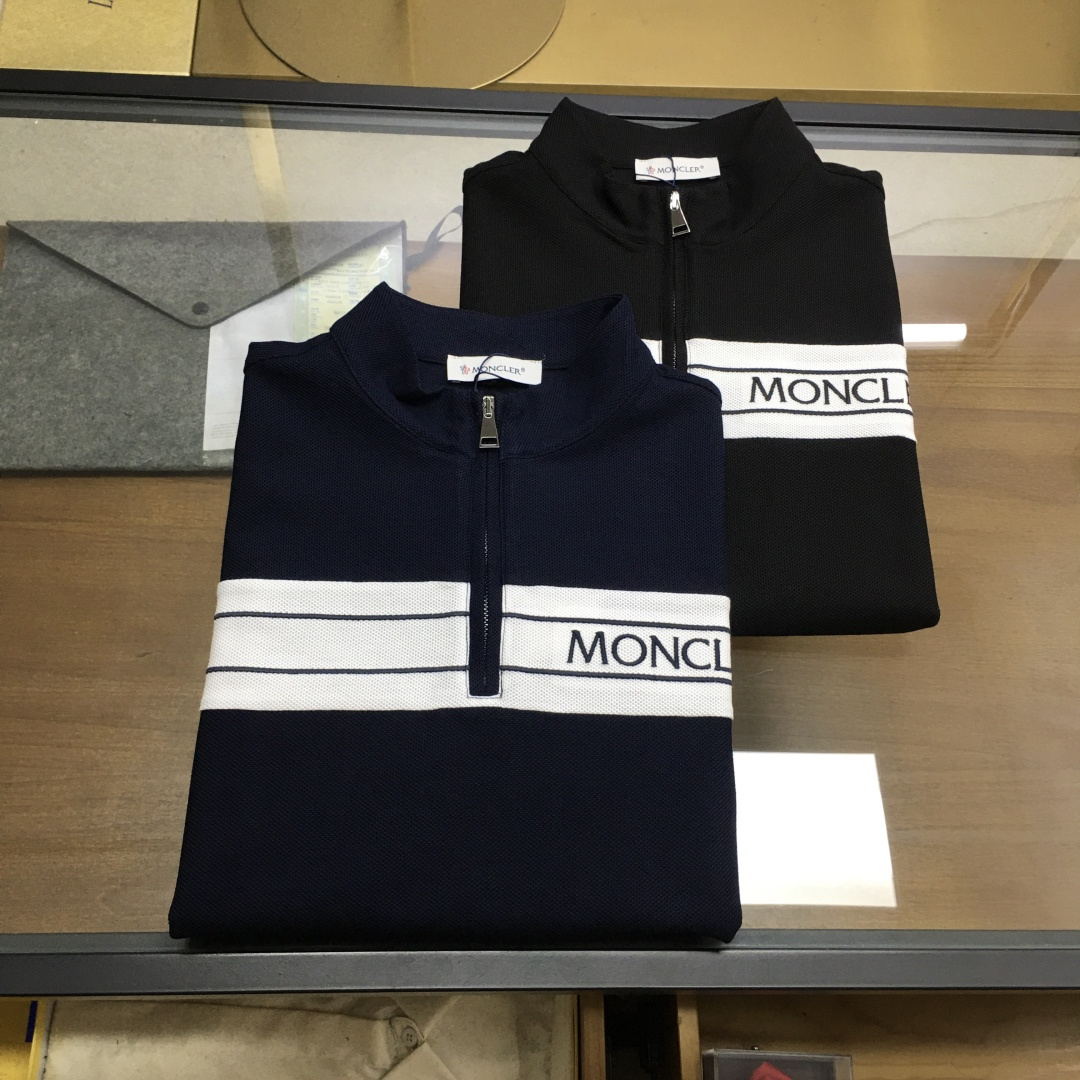 NO:847100,New products at the counter [Moncle...] 2026 spring and summer new products, fashionable POLO/lapel short sleeves, advanced customization and versatile styles, anyone can easily control it, fully customized fabrics, luxurious classic brand logo design on the chest, very classy and a must-have for those who know the goods!  The perfectly tailored version is very delicate, shows aura, and highlights the sophistication of business men. This is its uniqueness. It has just the right fit and a great upper body effect!  Counter size M-3XL.,,T-shirt,19860909专柜新品【Moncle...】 2026春夏新品 时尚POLO/翻领短袖 高级定制百搭款式 任何人都可以轻松驾驭 面料全订制工艺 胸前奢华经典品牌logo设计,非常显档次懂货的必须入！版型完美剪裁 非常精致,显气场,又会凸显商务男士的精致,这就是独到之处,恰到好处的修身,上身效果非常赞！专柜尺码M-3XL.,,T-shirt,,Men's clothing
