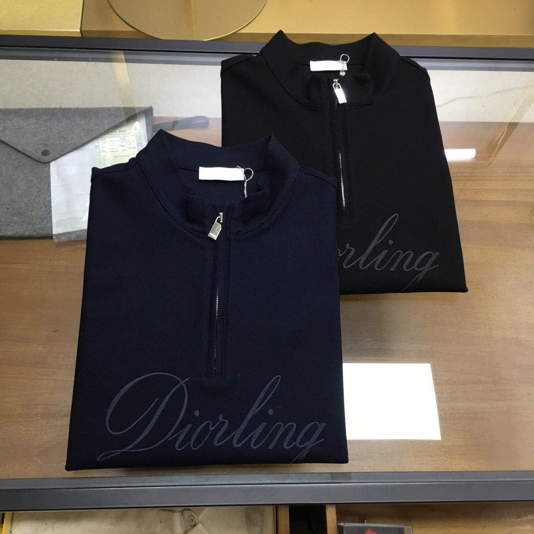 NO:847102,New products at the counter [Dio..r...] 2026 spring and summer new products, fashionable POLO/lapel short sleeves, advanced customization and versatile styles, anyone can easily control it, fully customized fabrics, luxurious classic brand logo design on the chest, very classy and a must-have for those who know the goods!  The perfectly tailored version is very delicate, shows aura, and highlights the sophistication of business men. This is its uniqueness. It has just the right fit and a great upper body effect!  Counter size M-3XL., dior, T-shirt,19860909专柜新品【Dio..r...】 2026春夏新品 时尚POLO/翻领短袖 高级定制百搭款式 任何人都可以轻松驾驭 面料全订制工艺 胸前奢华经典品牌logo设计,非常显档次懂货的必须入！版型完美剪裁 非常精致,显气场,又会凸显商务男士的精致,这就是独到之处,恰到好处的修身,上身效果非常赞！专柜尺码M-3XL.,,dior,T-shirt,,Men's clothing