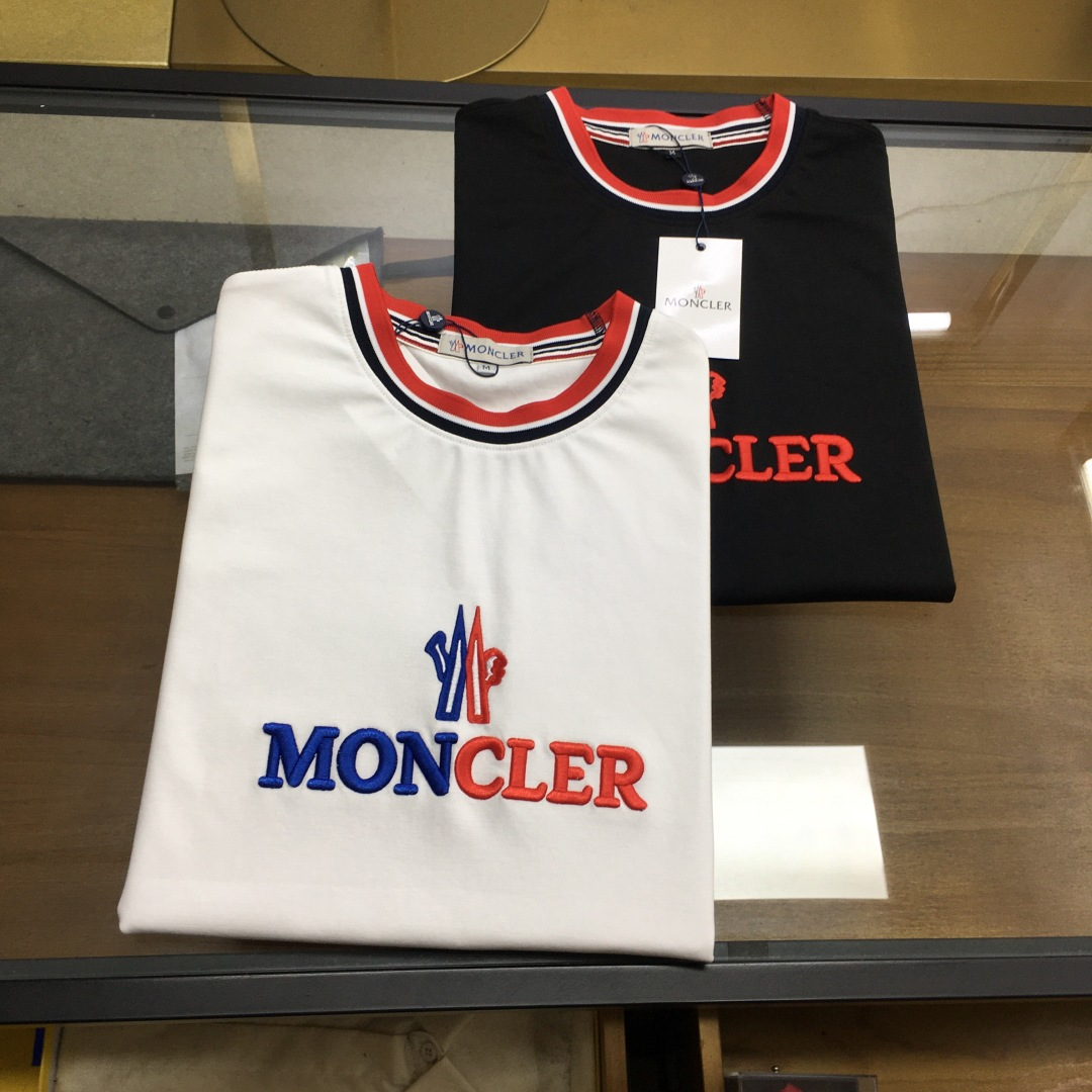 NO:848525,New product 'MONCLE' advanced customization!  2026 spring and summer new short-sleeved. This T-shirt is a new product in the summer men's wear series. It is carefully made of imported fabrics with mercerized technology and has a heavy three-dimensional logo, adding a casual style. Size M-3XL,, T-shirt, tees, t-shirt,19860909新品《MONCLE》 高级定制！ 2026春夏季新款短袖.这款T恤是夏季男装系列新品,采用丝光工艺进口面料精心制作,重工立体Logo,增添休闲风范咔.码数 M-3XL,,T-shirt,tees，t-shirt,,Men's clothing