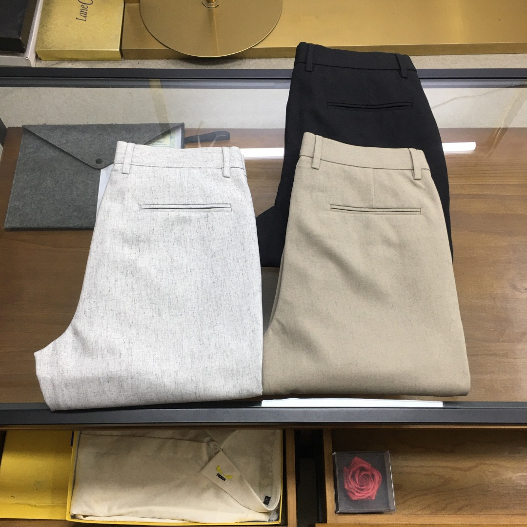 NO:955639,New products in the counter 'LP...' 2026 spring and summer new men's business casual pants in the counter, advanced customized original top-end high-end linen Tencel blended fabric, extremely breathable, elastic and comfortable, with impeccable details, top-grade accessories, original logo design concept, delicate and soft feel!  The upper body fit is awesome!  Size 30-4039.37 Please state your height and weight when placing an order, loro piana,19860909专柜新品 《LP...》 2026春夏专柜新款男士商务休闲裤,高级定制原版顶级高端亚麻天丝混纺面料 透气弹力舒适度极高,细节无可挑剔,顶级辅料配备,原版logo设计理念,手感细腻柔软！上身版型超赞！尺码30-4039.37下单报身高体重,,loro piana,,Men's clothing
