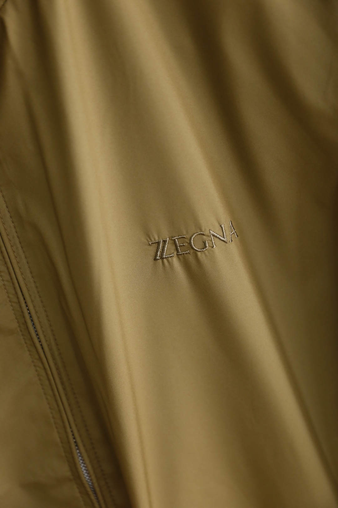 🔥杰尼*/Zeg*a.
2025春季新品✅经典立领夹克双面可穿👍🏼采用高端顶级面料！顶级时尚大牌元素设计