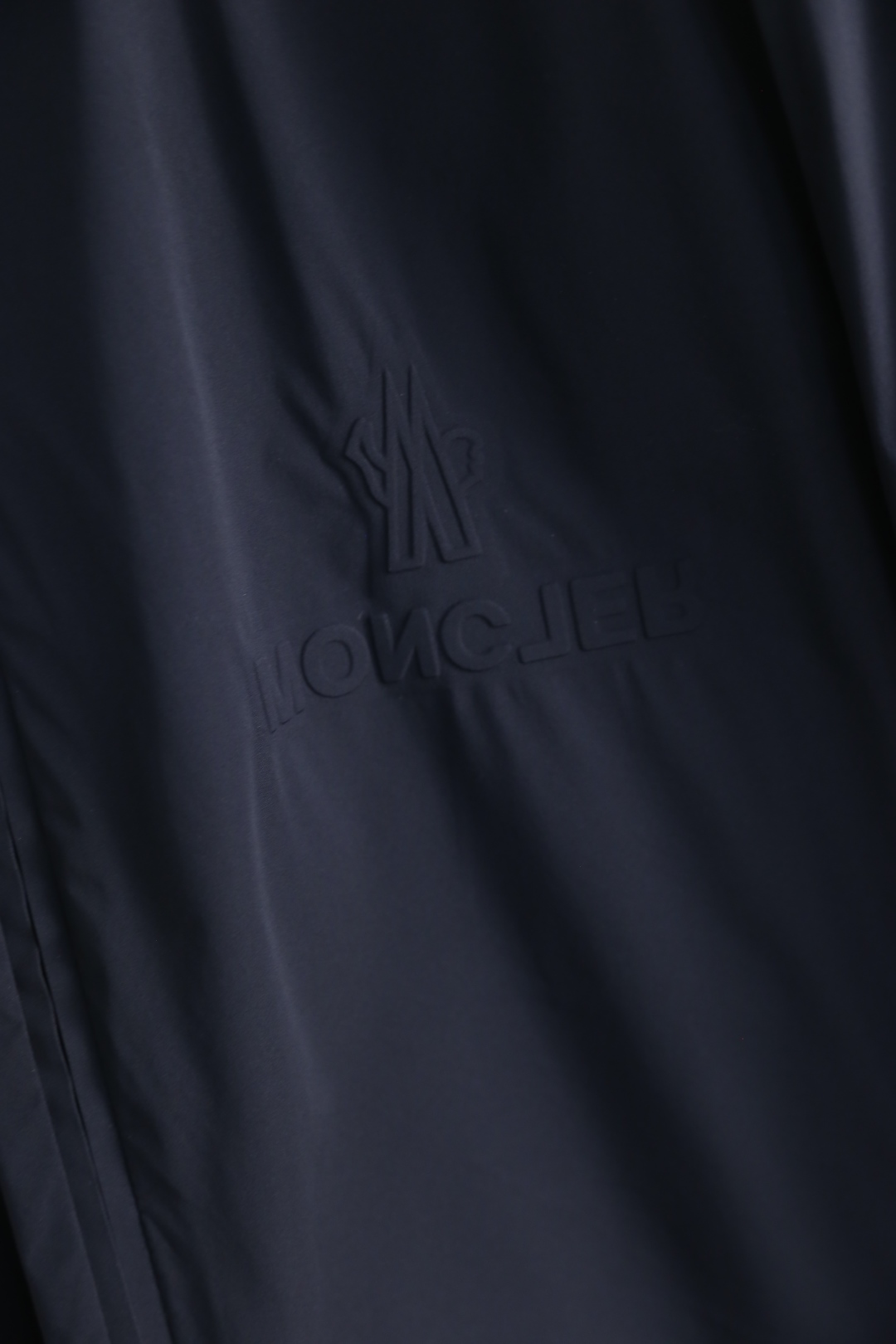 🔥蒙口/Mon*ler.
2025春季新品男士夹克外套！贸易公司渠道货 人气极高的一款单品！时尚连帽搭配