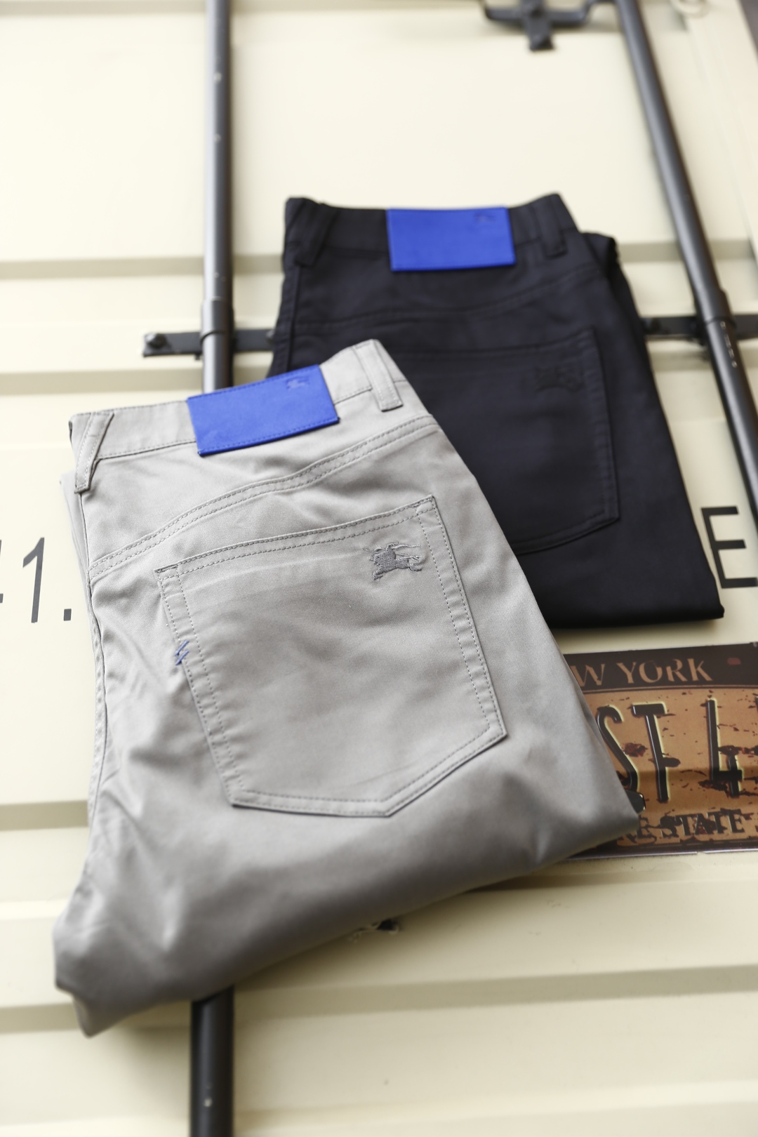🔥巴宝丽/Burbe*ry.
25春季新品🆕时尚男士西裤！采用舒适棉质面料，奢华经典皮牌战马LOGO设计