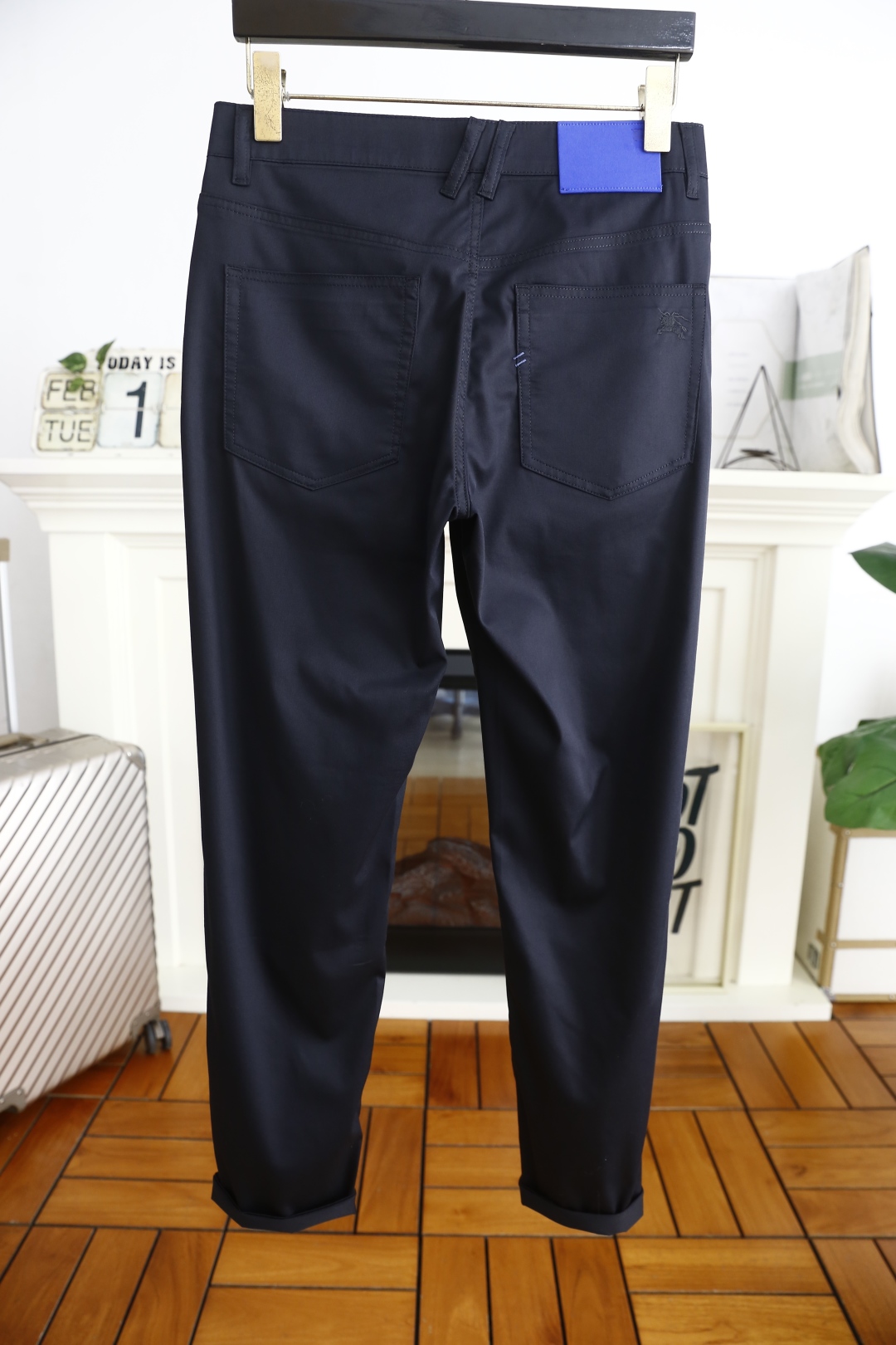 🔥巴宝丽/Burbe*ry.
25春季新品🆕时尚男士西裤！采用舒适棉质面料，奢华经典皮牌战马LOGO设计