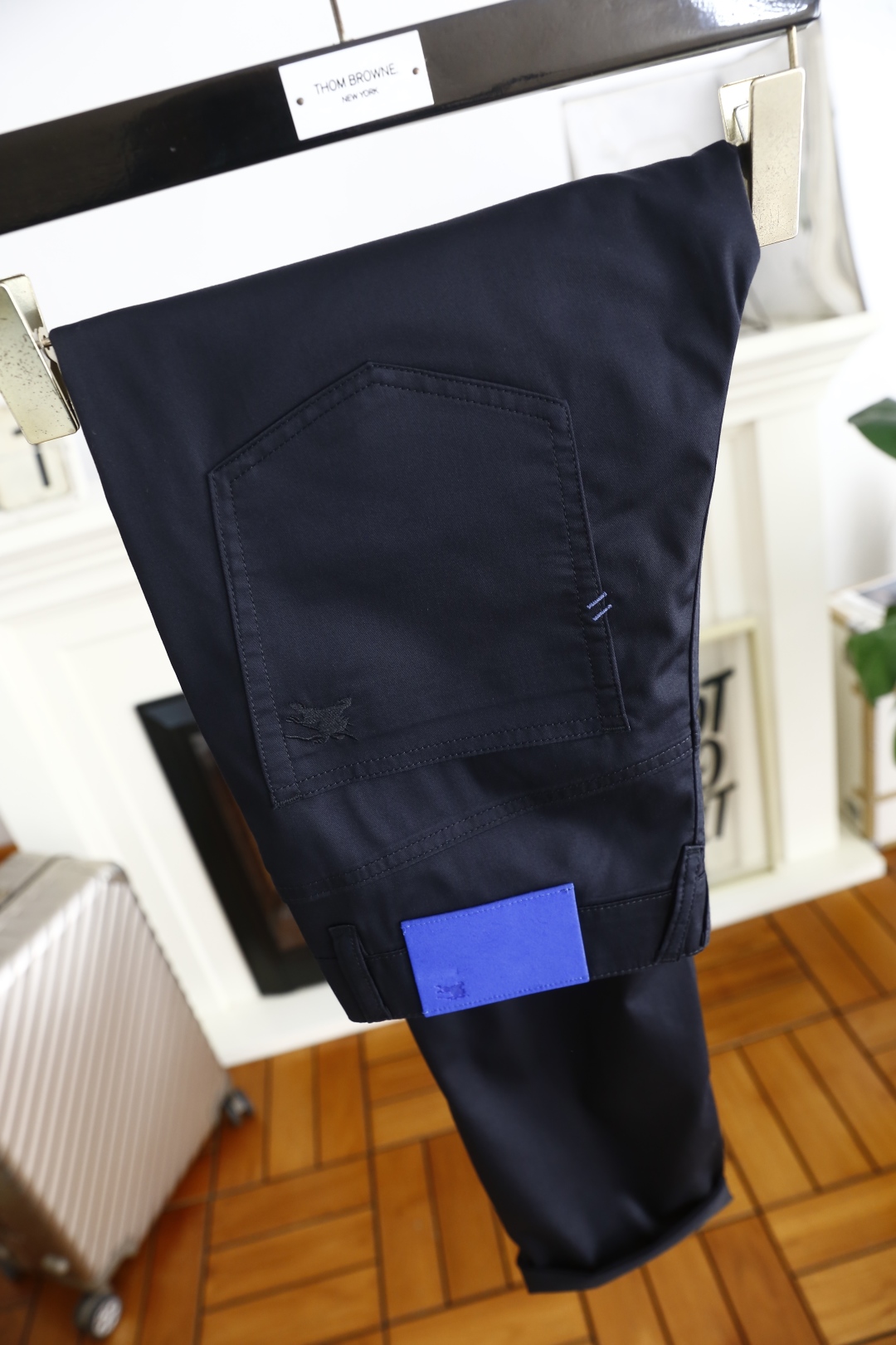 🔥巴宝丽/Burbe*ry.
25春季新品🆕时尚男士西裤！采用舒适棉质面料，奢华经典皮牌战马LOGO设计