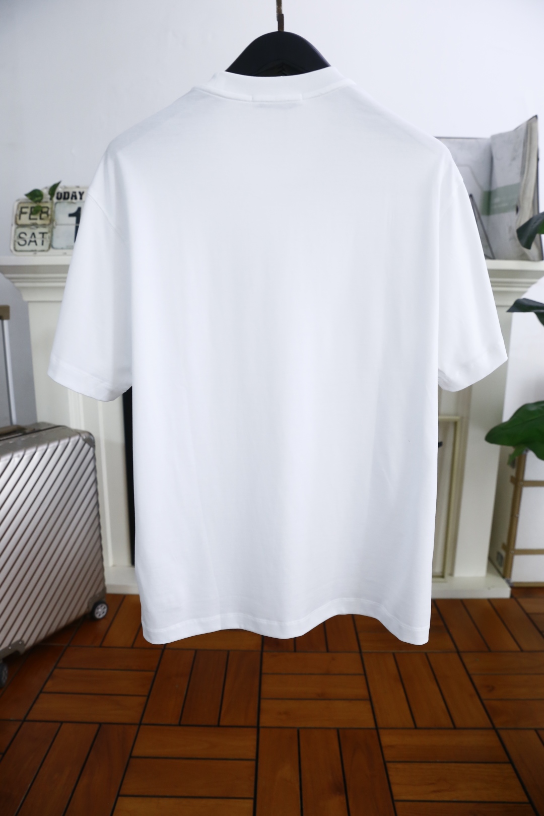 🔥普拉*/Pr*da.
2025春季新品男士圆领短袖🍃胸前奢华品牌三角标LOGO标识标注👍🏼上身就能体会