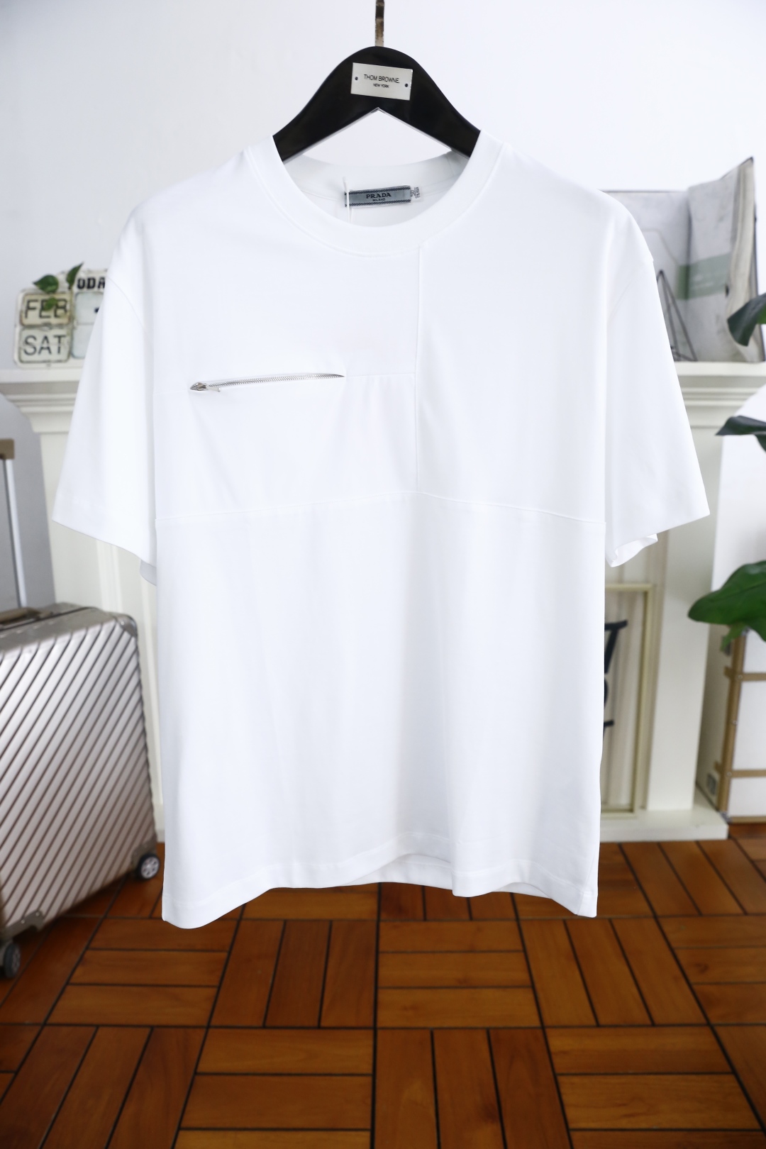 🔥普拉*/Pr*da.
2025春季新品男士圆领短袖🍃胸前奢华品牌三角标LOGO标识标注👍🏼上身就能体会