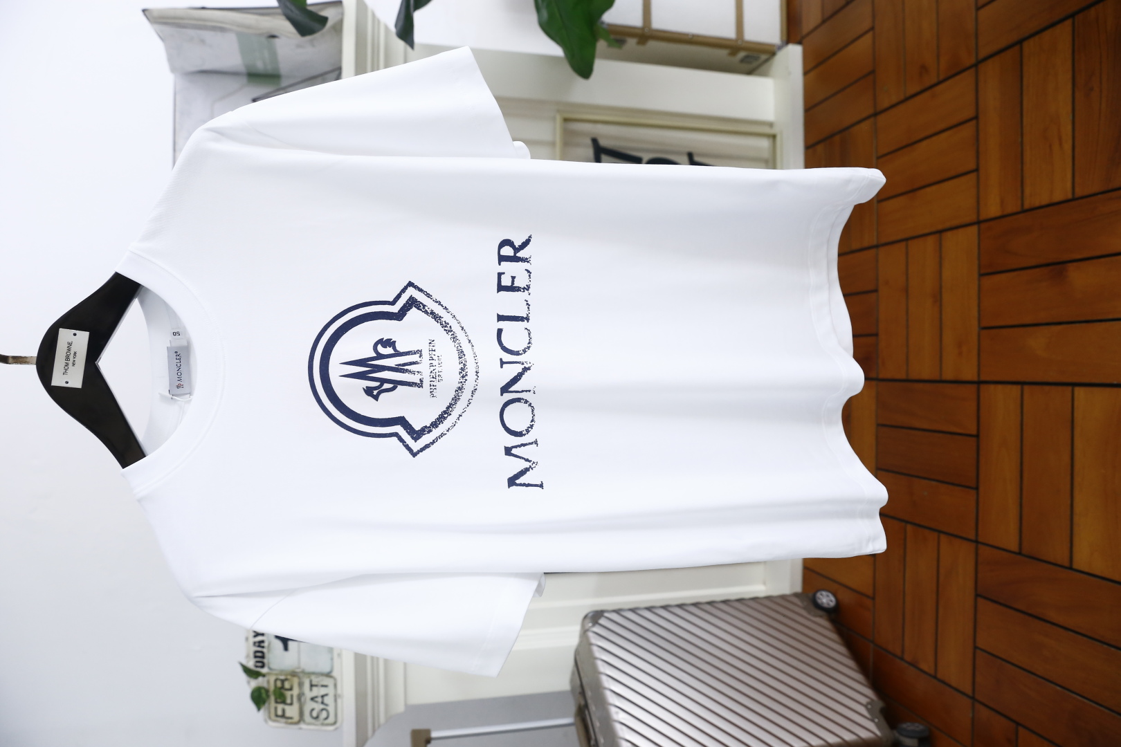 🔥蒙口/Mon*ler.
25春季新款！经典圆领男士短袖👍🏻时尚单品设计，更加时尚舒适，高标准定制，上身