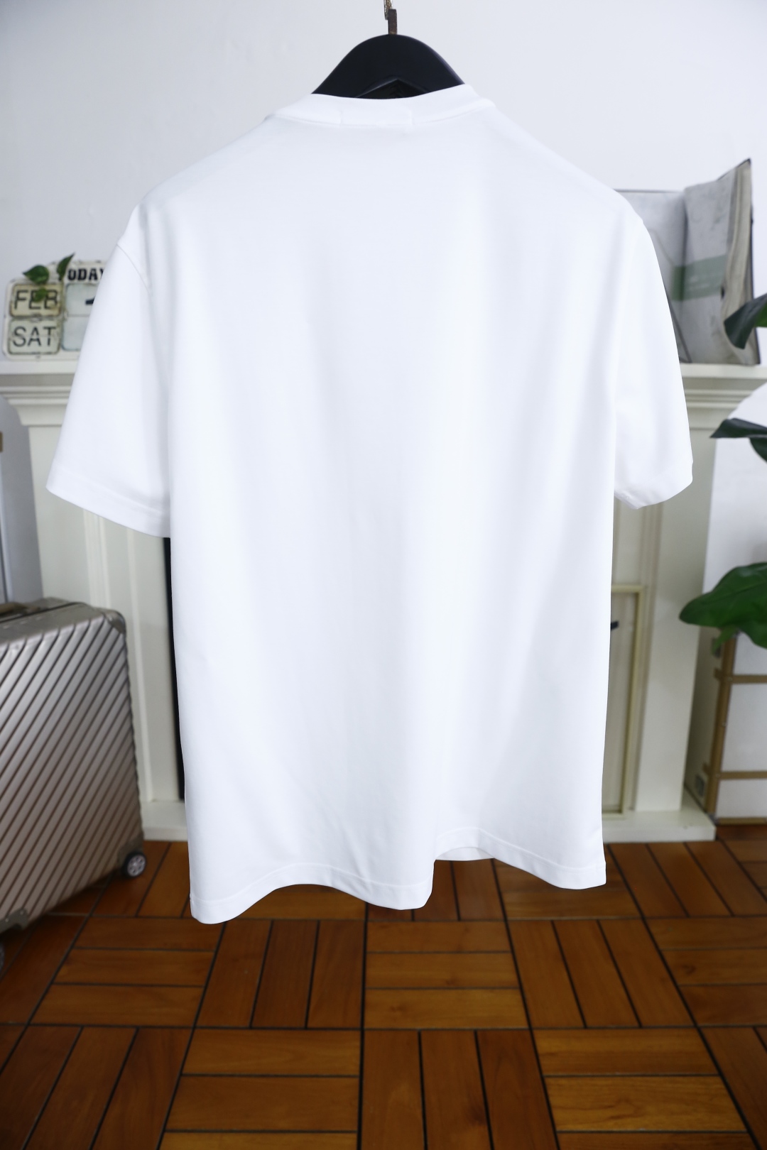 🔥普拉*/Pr*da.
2025春季新品男士圆领短袖🍃胸前奢华品牌三角标LOGO标识标注👍🏼上身就能体会
