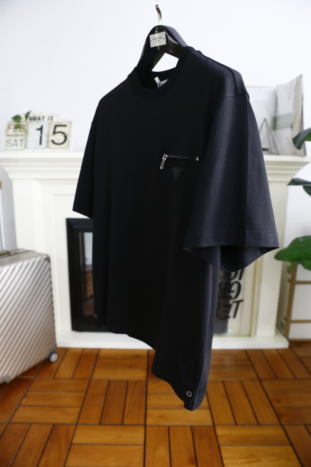 🔥普拉*/Pr*da.
2025春季新品男士圆领短袖🍃胸前奢华品牌三角标LOGO标识标注👍🏼上身就能体会