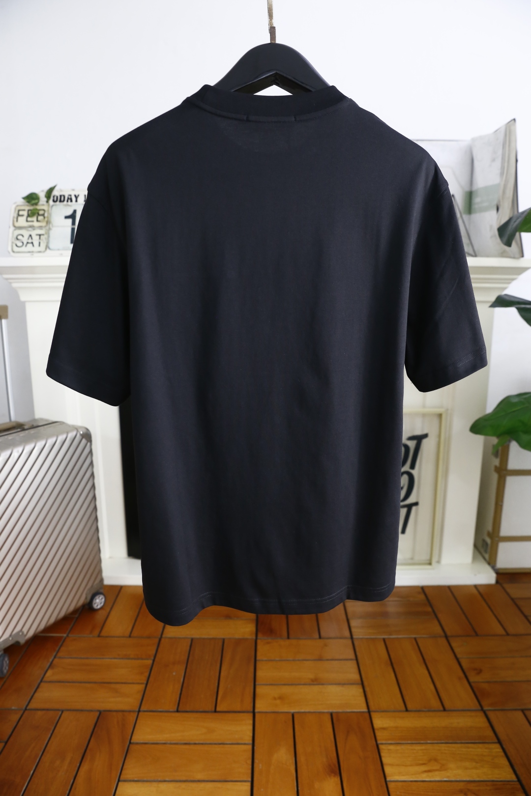 🔥普拉*/Pr*da.
2025春季新品男士圆领短袖🍃胸前奢华品牌三角标LOGO标识标注👍🏼上身就能体会